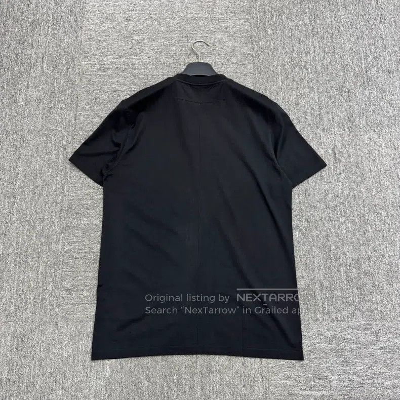 Givenchy Givenchy Shark Madonna Short Sleeve (Size M) Size US M / EU 48-50 / 2 - 5 Thumbnail
