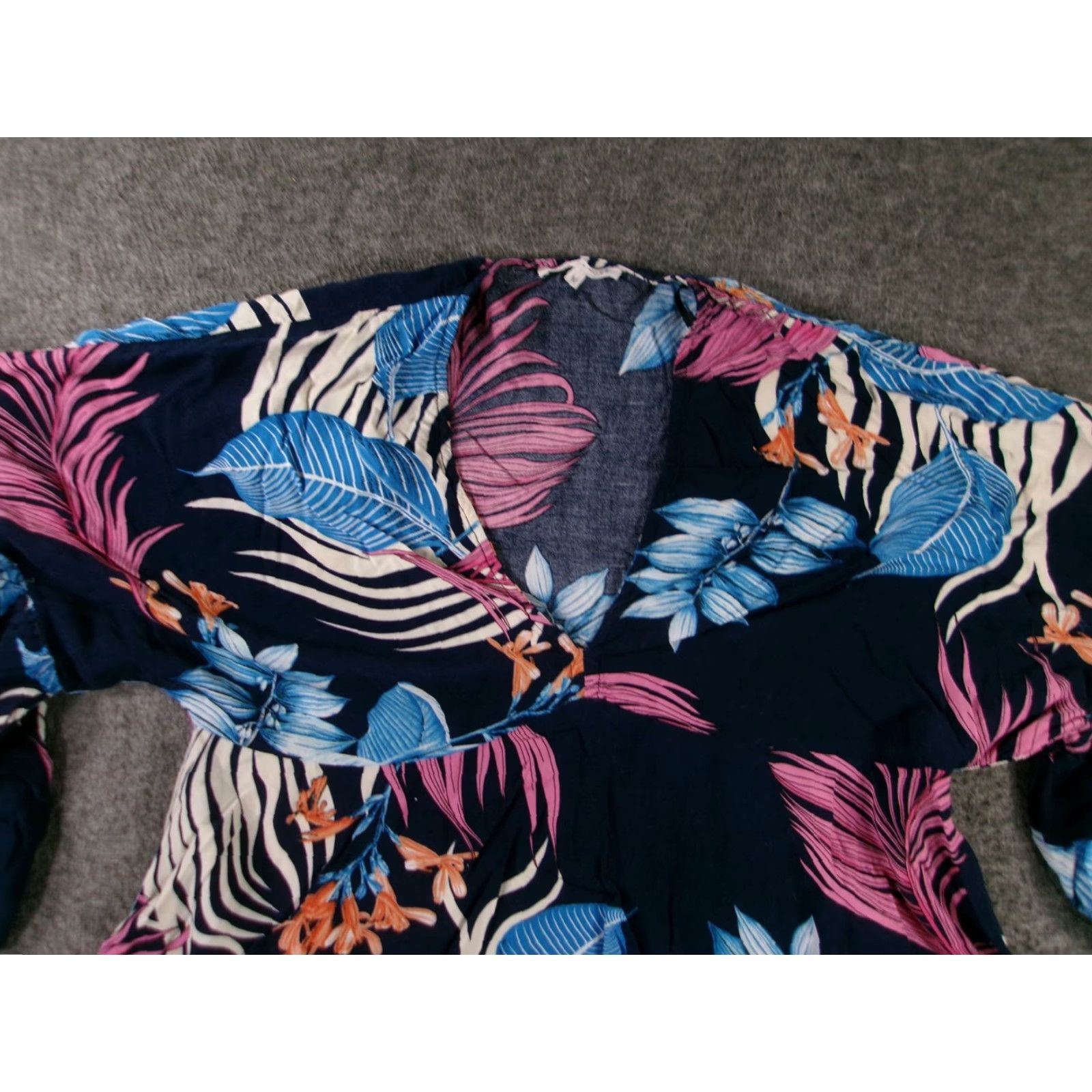 Vintage Label of Love Blouse Womens M Navy Floral Rayon Tunic V-Neck Ruffle Hem Size M / US 6-8 / IT 42-44 - 2 Thumbnail