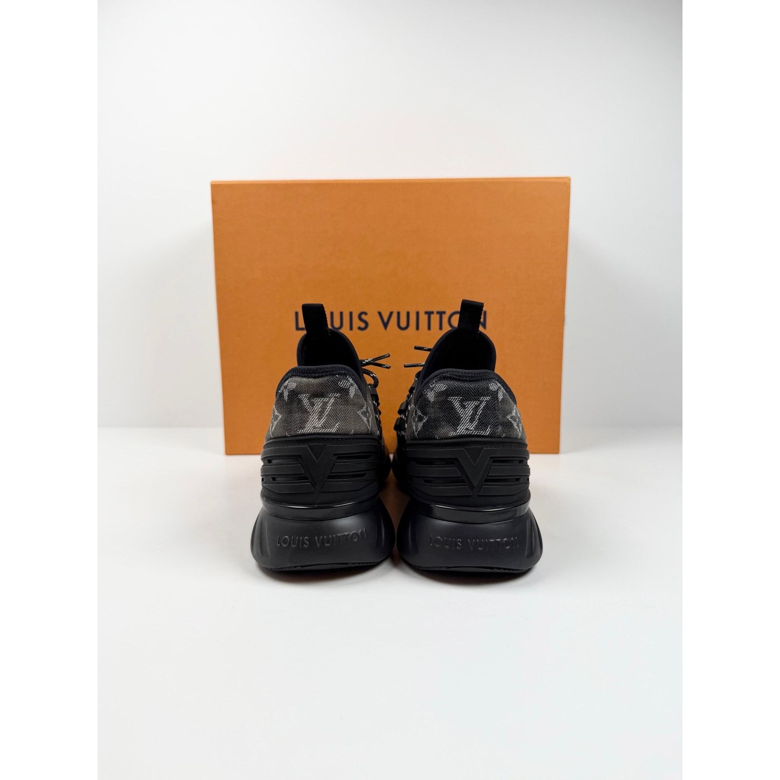 Louis Vuitton Size 7LV/8US - Louis Vuitton Fastlane Monogram Denim NEW Size US 8 / EU 41 - 4 Thumbnail
