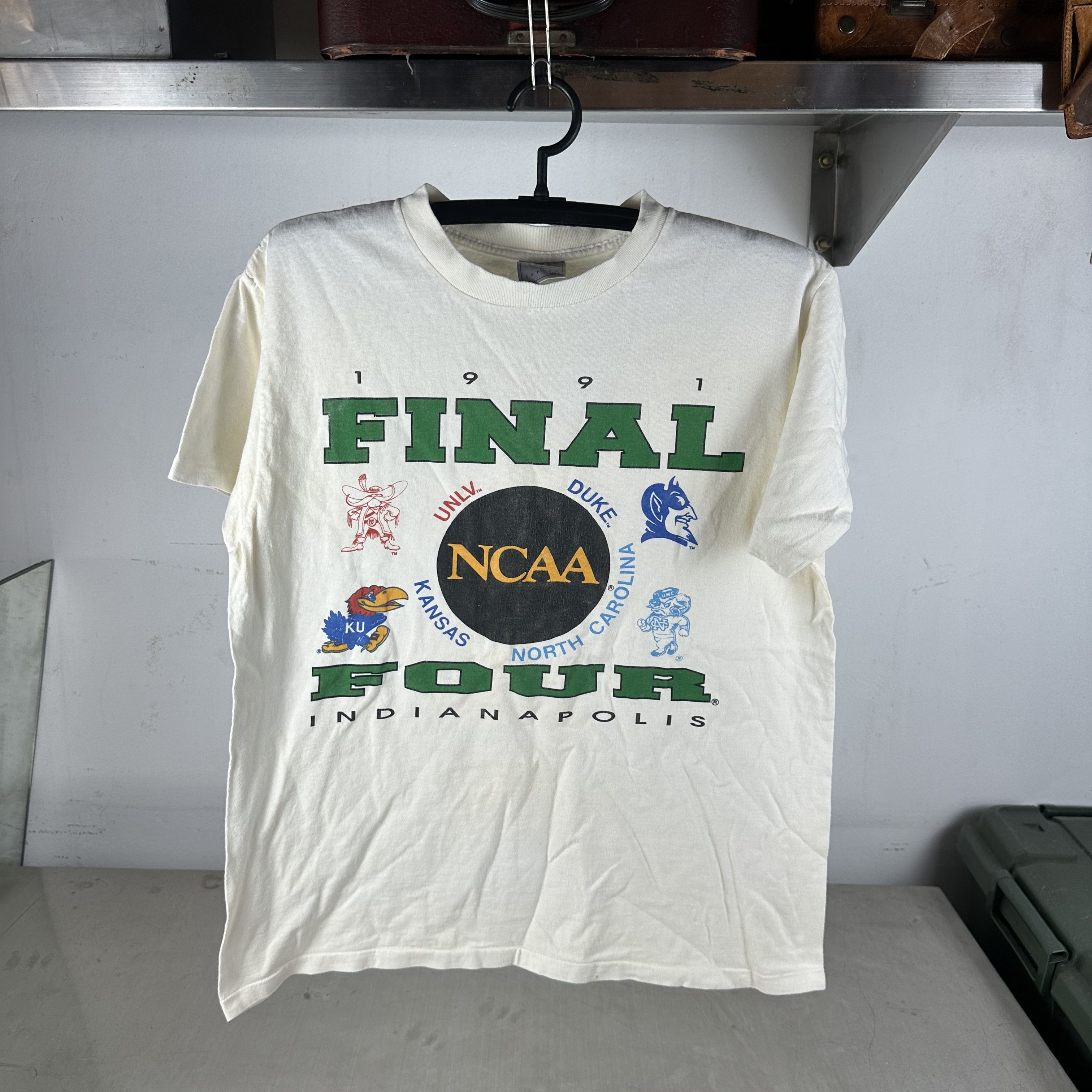 Vintage ​​​​Vintage 1991 NCAA Final Four Single Stitch T-shirt Size US L / EU 52-54 / 3 - 1 Thumbnail