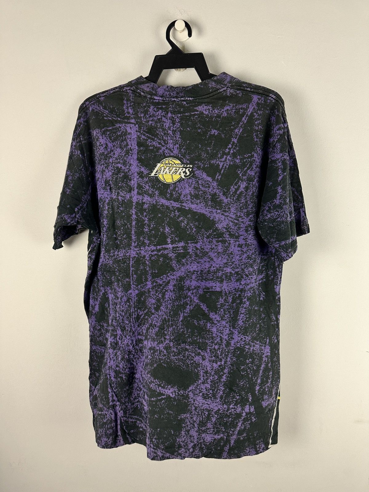 NBA × Vintage Vintage Lakers AOP 90’s Tshirt Size US L / EU 52-54 / 3 - 2 Thumbnail