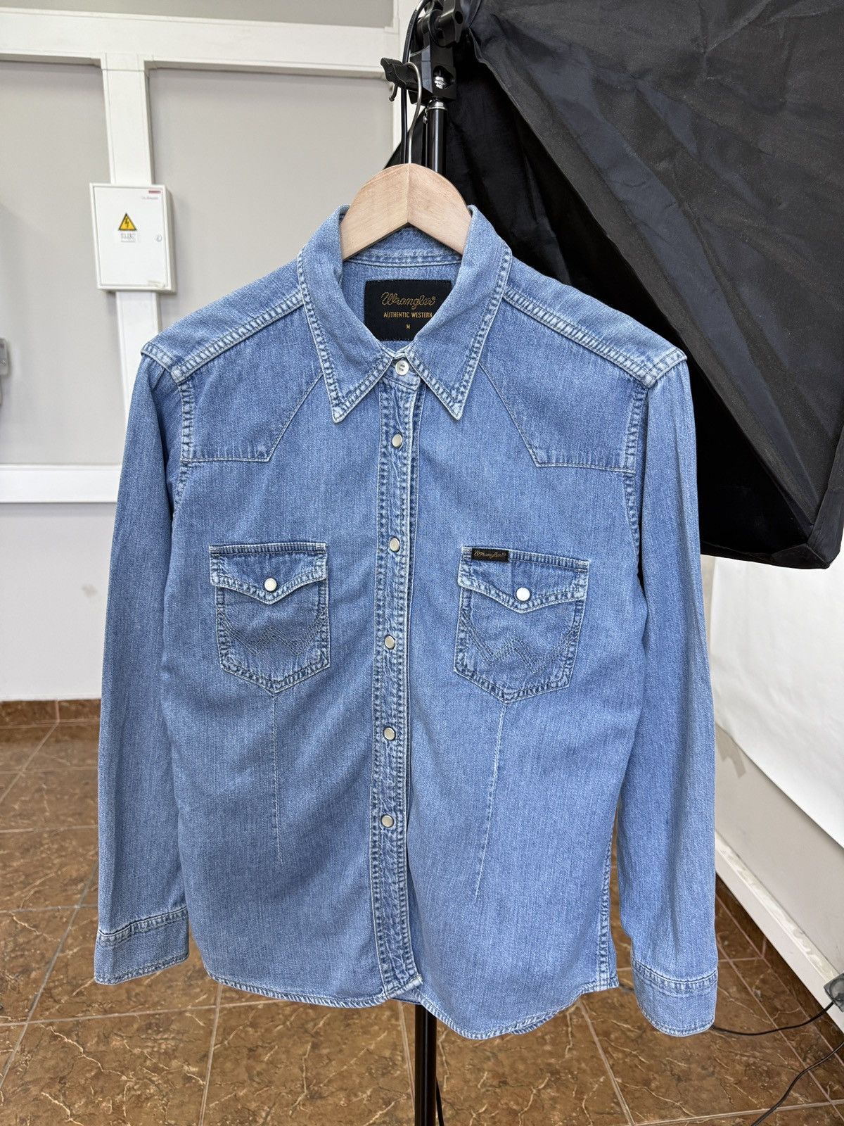 Wrangler 🇺🇸 Vintage 90s Wrangler Authentic Western Denim Shirt USA Size M / US 6-8 / IT 42-44 - 1 Thumbnail