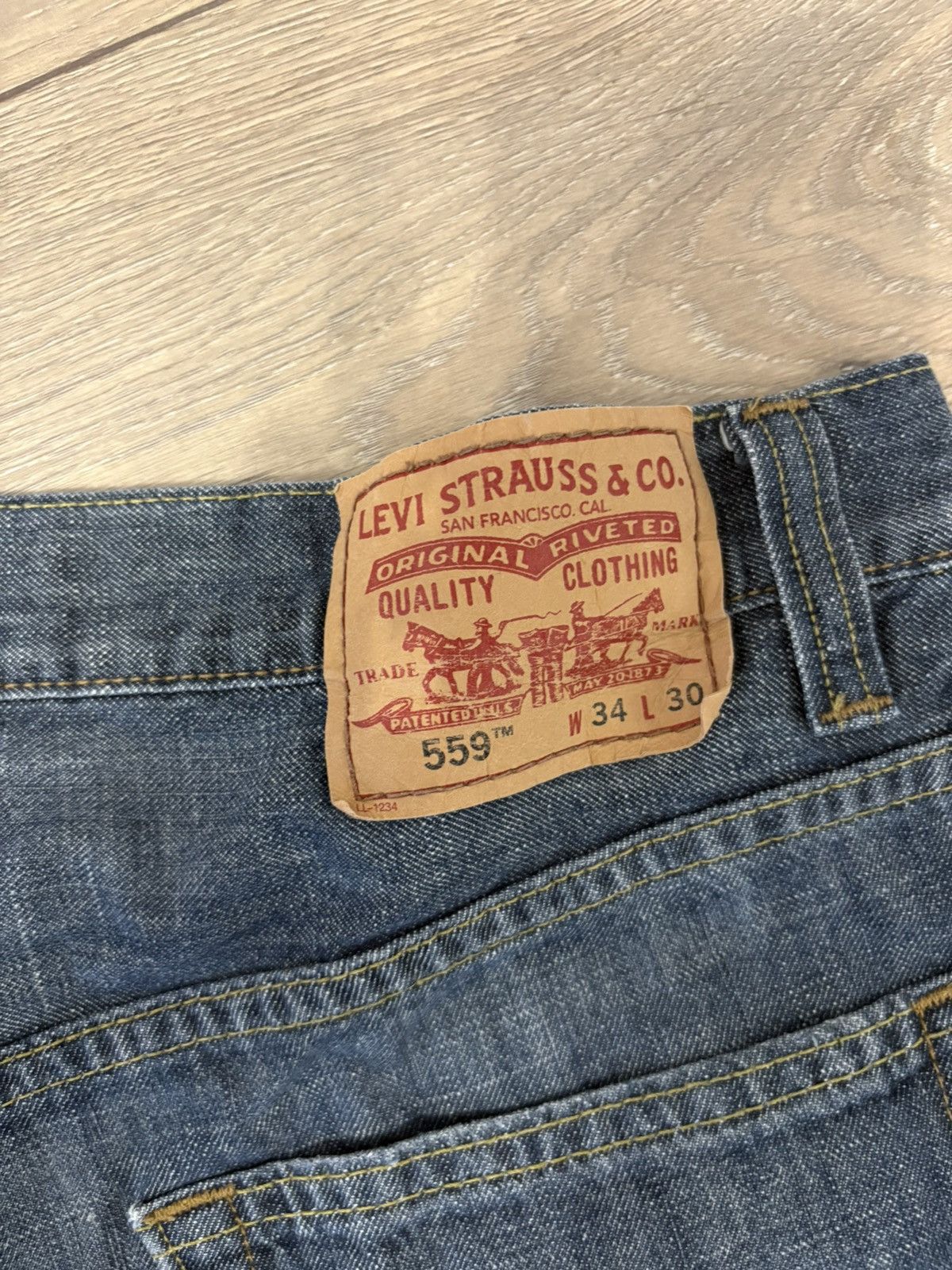 Levi's Vintage Clothing LEVI’S 559 VINTAGE JEANS Y2K FLARED STYLE Size US 34 / EU 50 - 5 Thumbnail