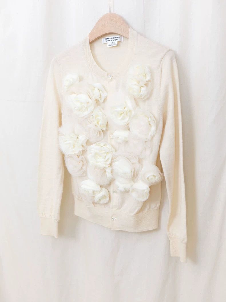 Comme Des Garcons White three-dimensional rose sweater