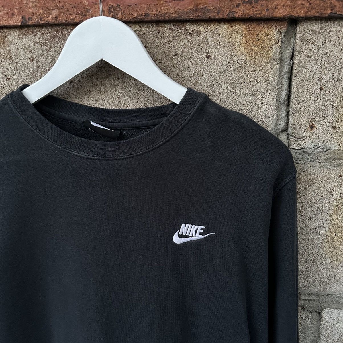 Nike Vintage Nike Sweatshirt Small Logo Hype Trend Size M Y2K Size US M / EU 48-50 / 2 - 4 Thumbnail