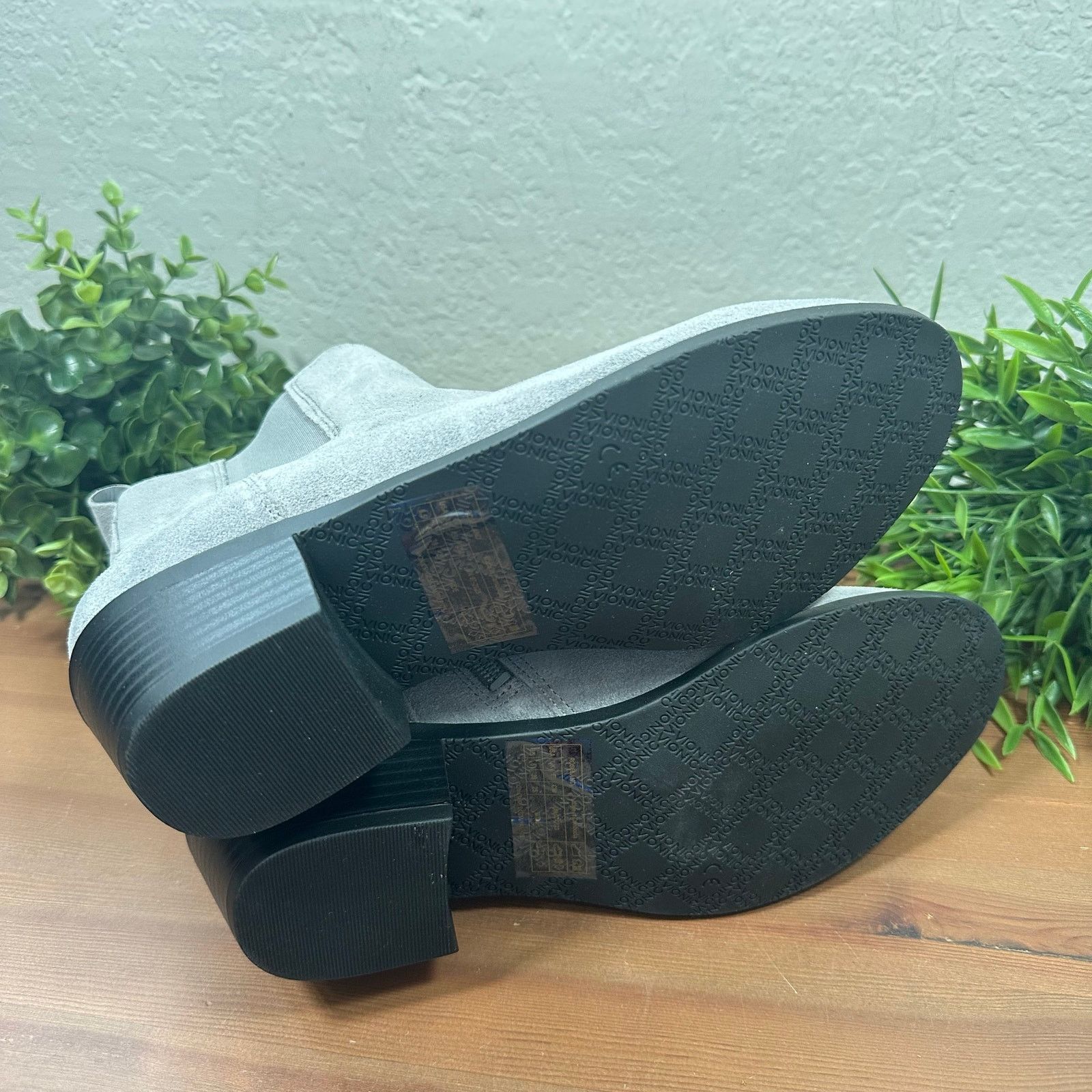 Vionic Vionic Roseland Wide Water-Repellent Suede Ankle Boots Size US 8.5 / IT 38.5 - 8 Thumbnail