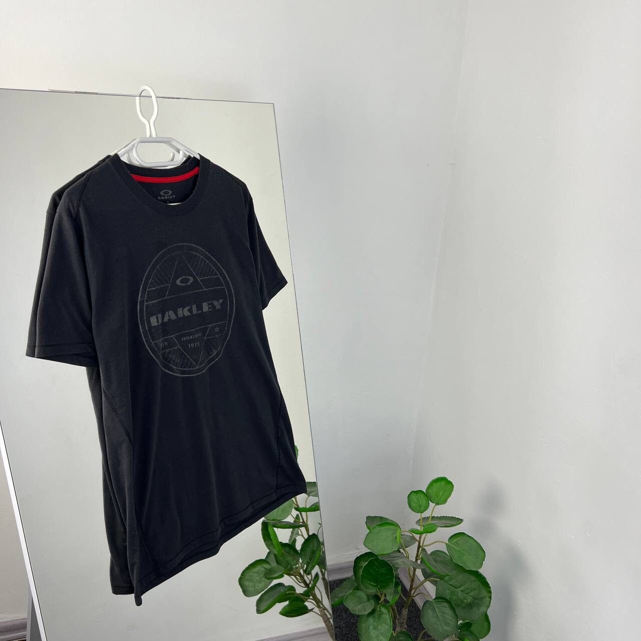 Oakley Oakley Tee Vintage Big Centre Print Y2K Size US M / EU 48-50 / 2 - 1 Thumbnail