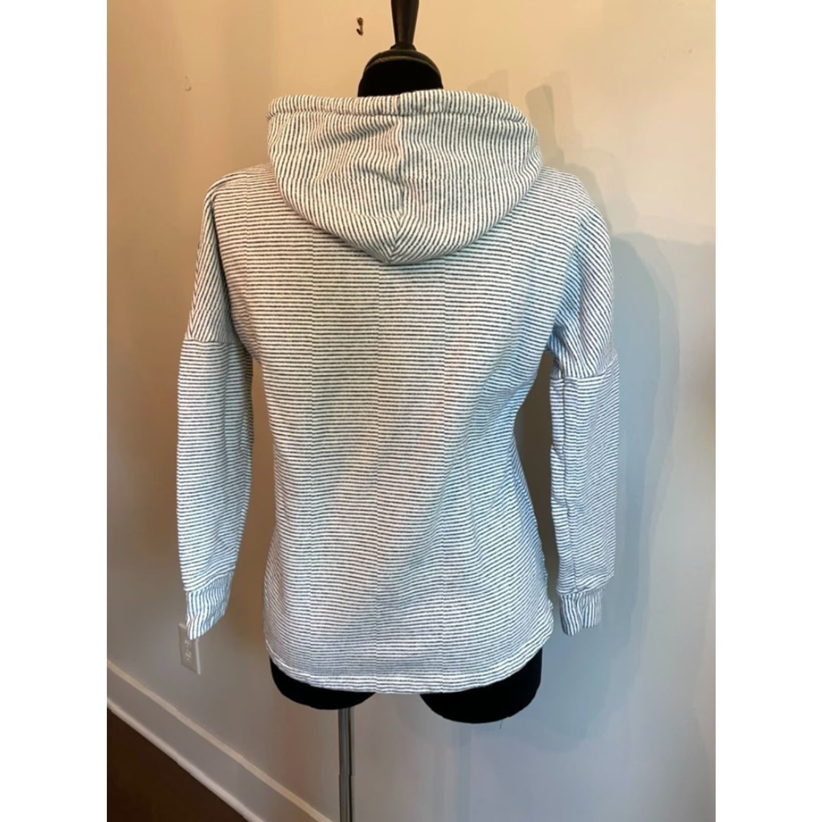 O'Neill O'Neill Striped Crop Hoodie Women Small Gray 100% Cotton Pullover Casual Size S / US 4 / IT 40 - 2 Thumbnail