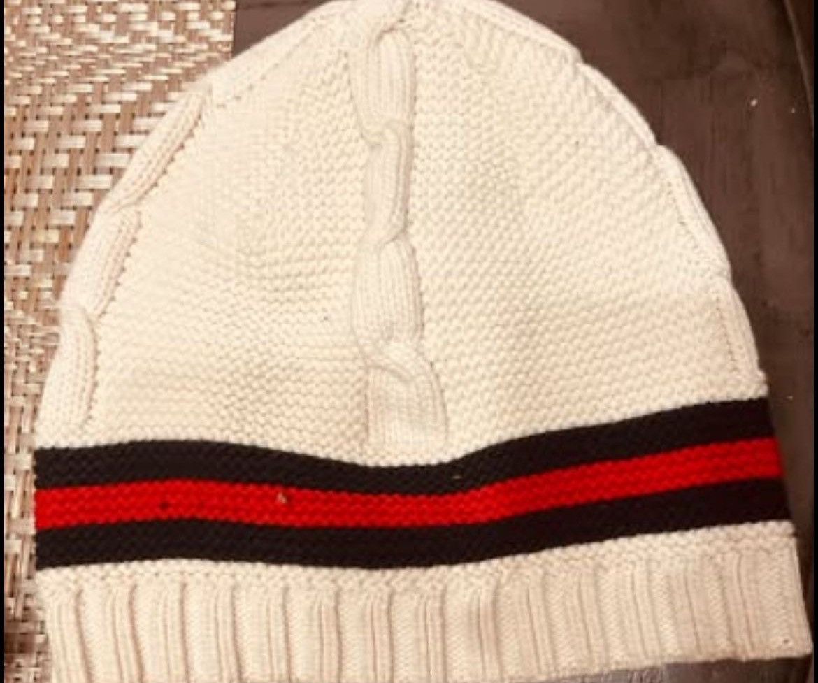 Gucci Authentic Gucci Cream Cable Knit Beanie Size 36 - 1 Thumbnail