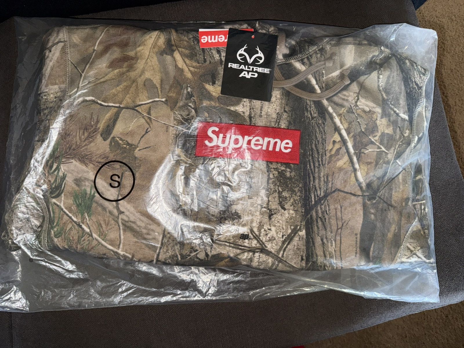 Supreme Supreme Realtree Box Logo Sweatshirt Size US S / EU 44-46 / 1 - 2 Thumbnail