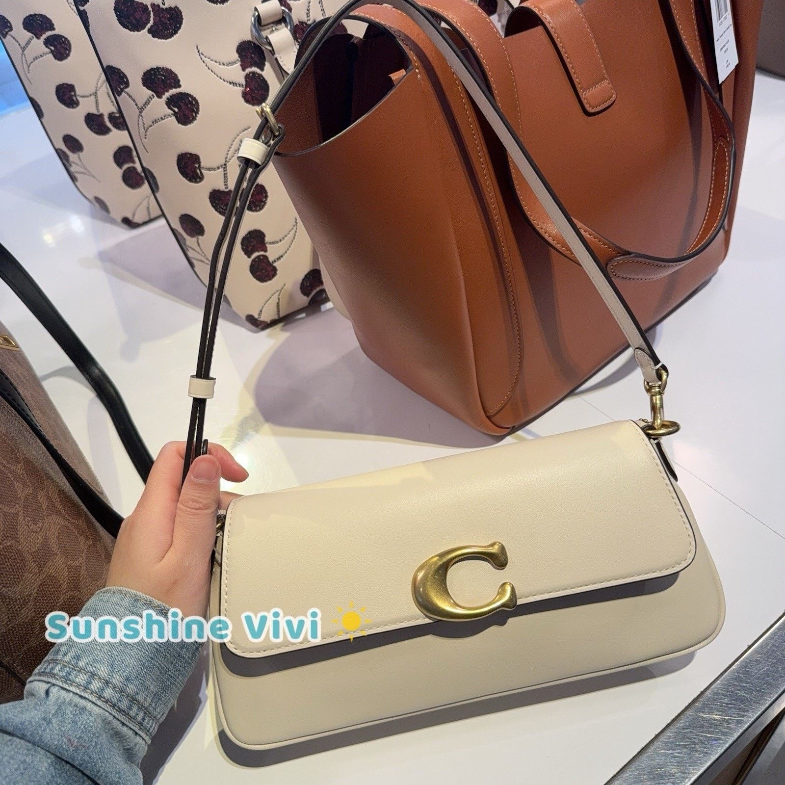 Coach NWT COACH CAM16 Jet Shoulder Bag Leather Brass/Chalk Size ONE SIZE - 1 Thumbnail
