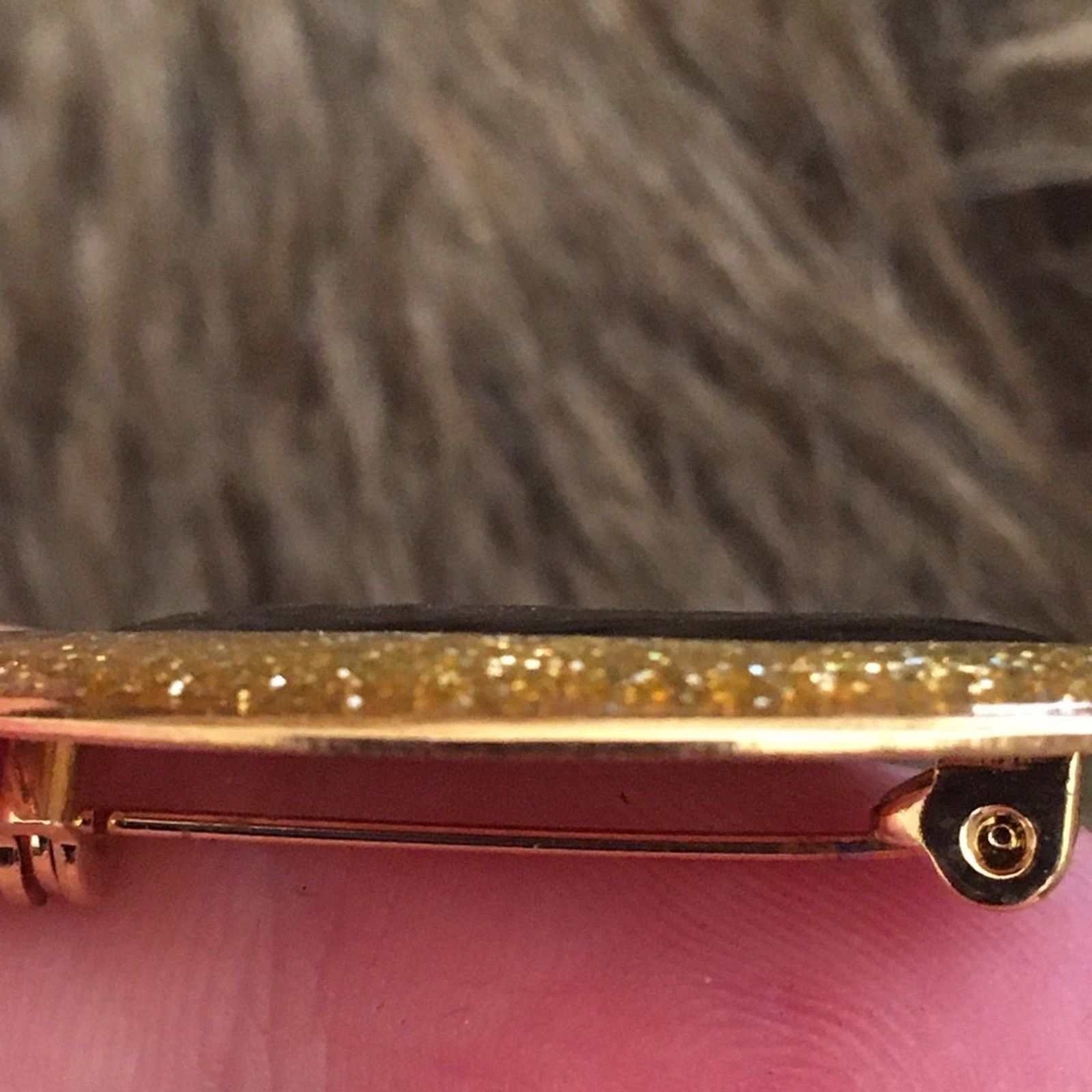 Vintage Vintage new old stock enamel 18kt plated brooch Size ONE SIZE - 7 Thumbnail