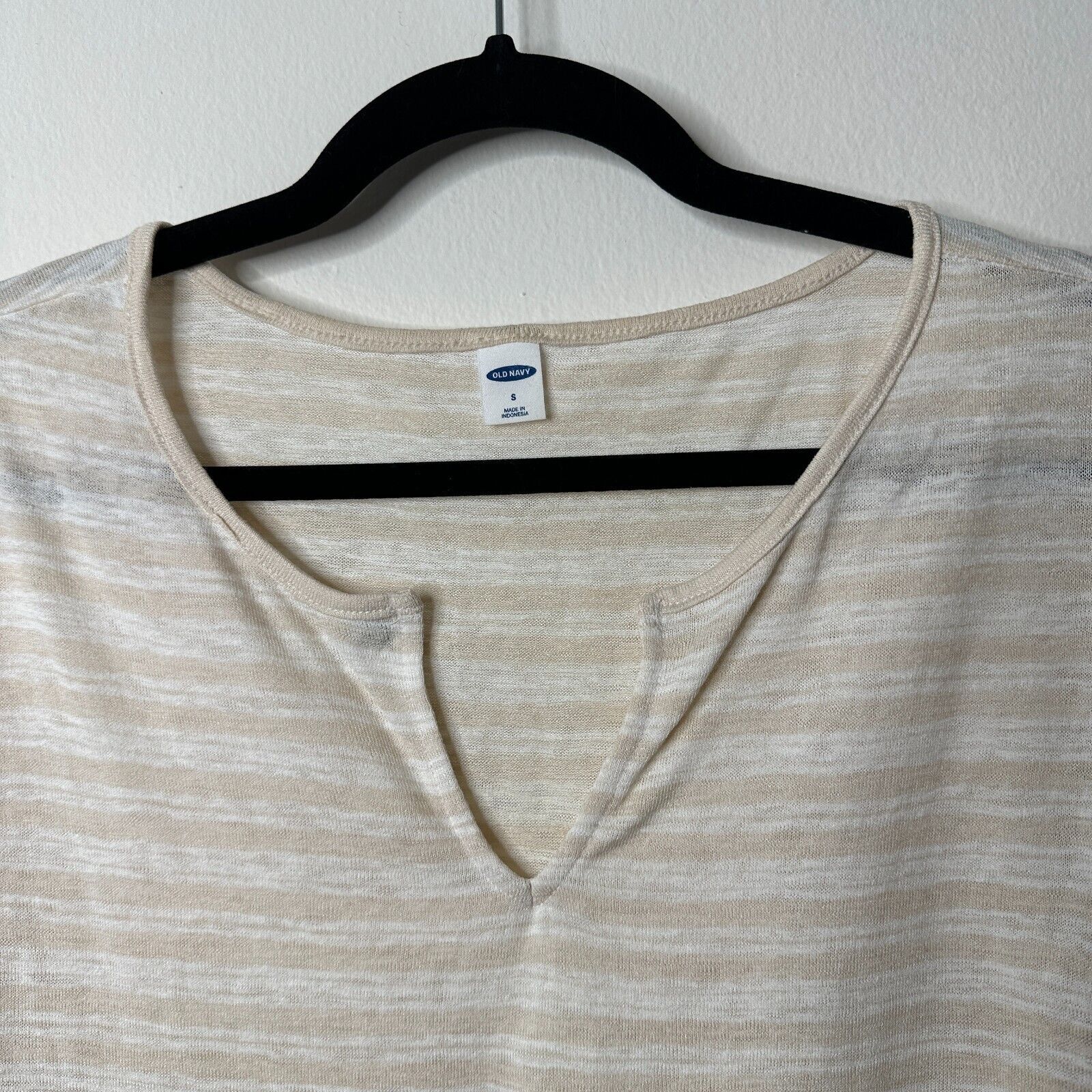 Old Navy Old Navy Cream & White Striped V-Split Neck Tee Blouse Small Size S / US 4 / IT 40 - 4 Thumbnail