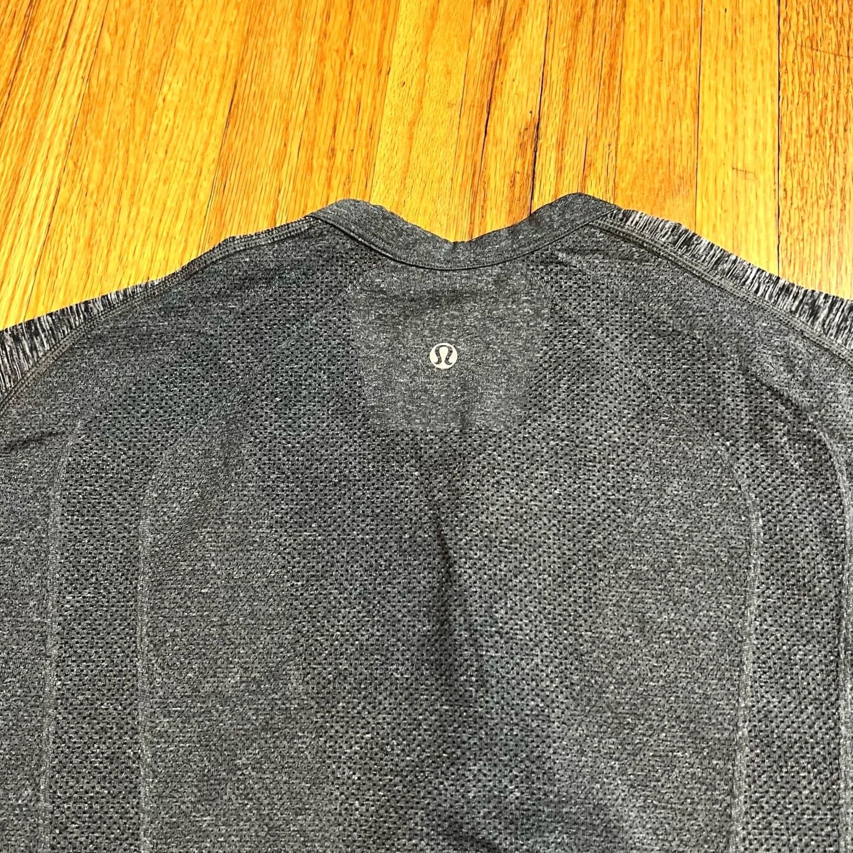 Lululemon Lululemon Shirt Mens XL Metal Vent Tech Long Sleeve Henley Gray Performance Size US XL / EU 56 / 4 - 3 Thumbnail