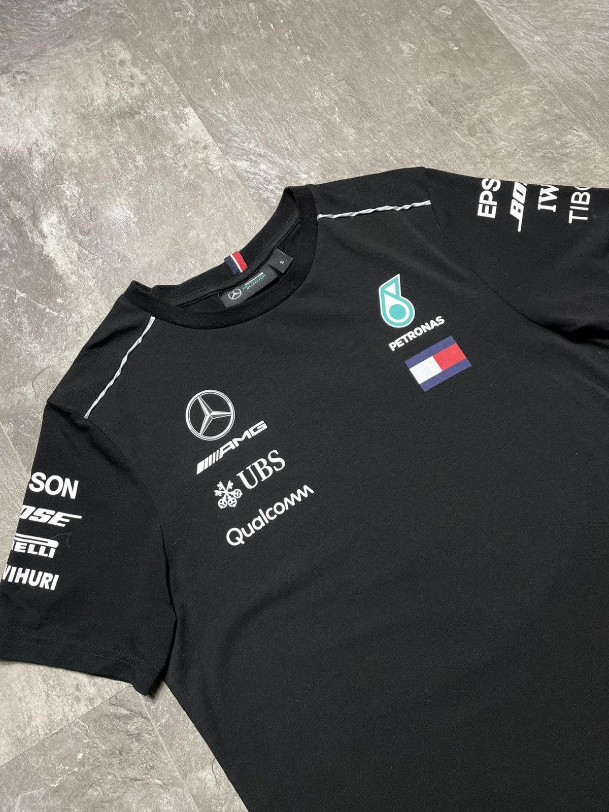 Mercedes-Benz Vintage Mercedes-Benz AMG Petronas F1 Short Sleeve Big Logo Size US S / EU 44-46 / 1 - 2 Thumbnail