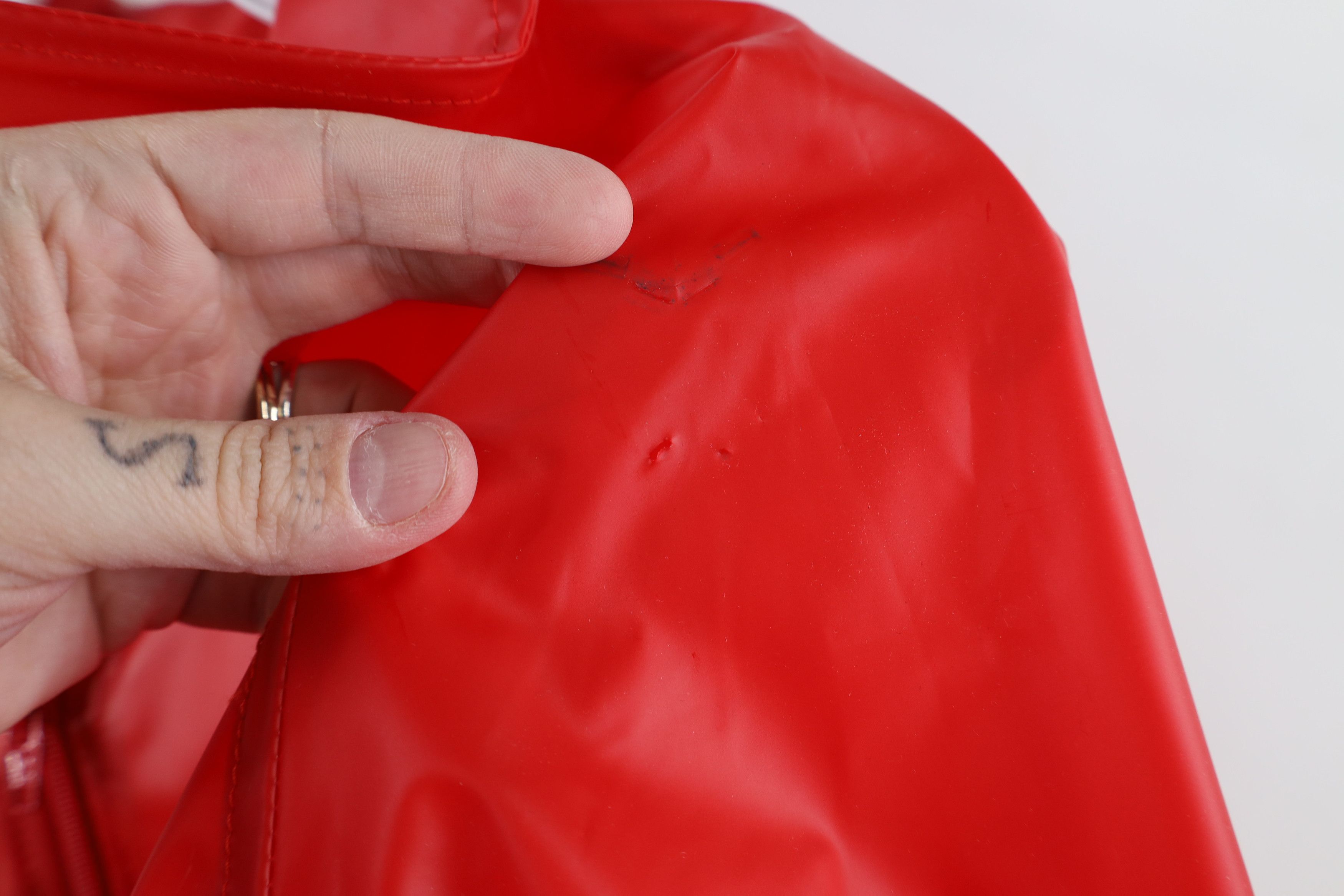 Vintage Vintage 90s Wahoo Cleveland Indians Packable Rain Jacket Red Size US L / EU 52-54 / 3 - 4 Thumbnail