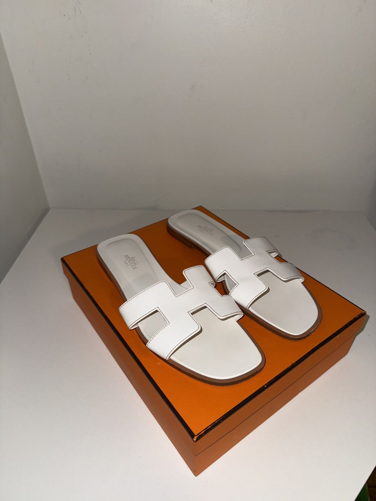Hermes ORAN SANDAL IN BOX CALF 390 02 BLANC PIQUR ES HAVANE Size US 9 / IT 39 - 4 Thumbnail
