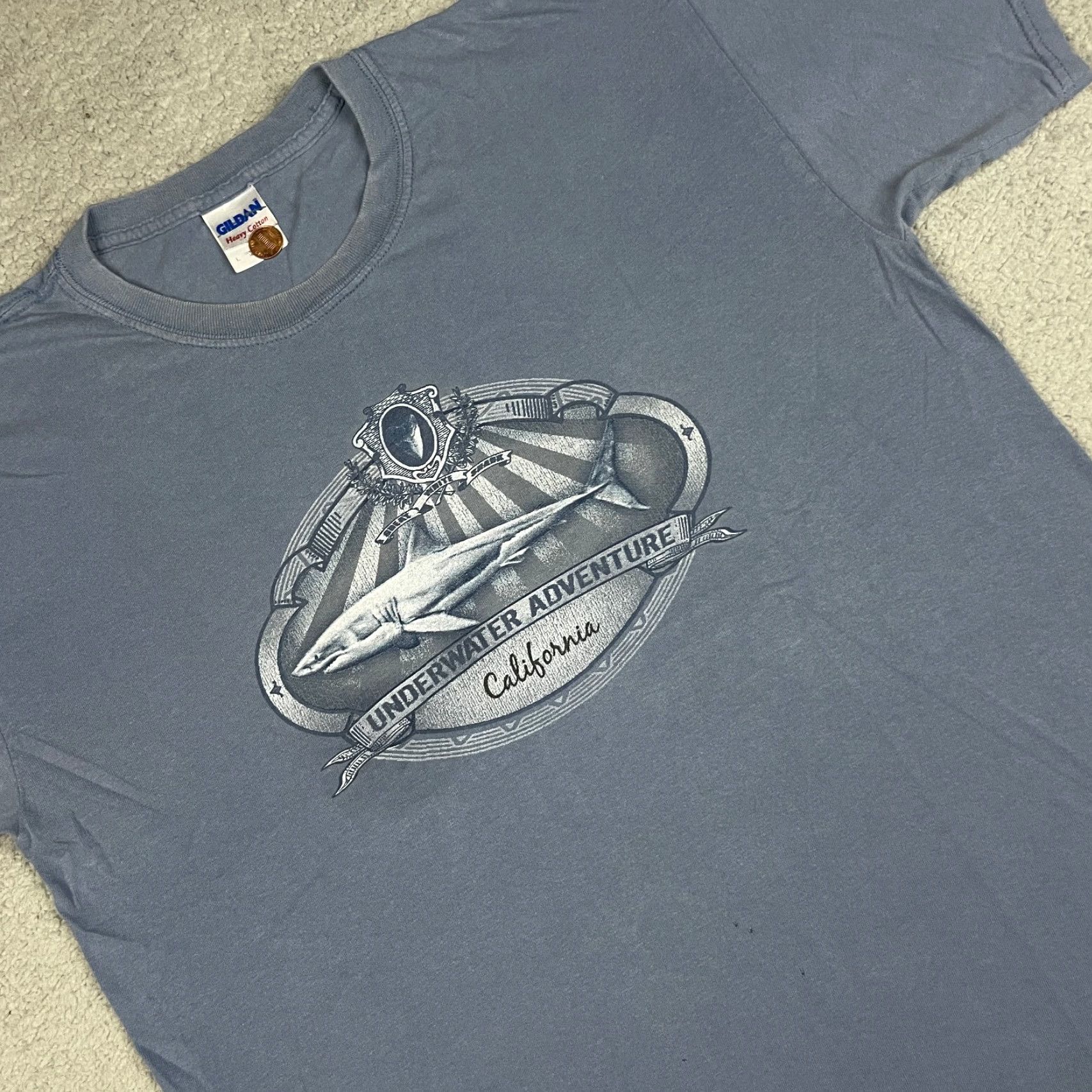 Vintage VINTAGE Shark TShirt Men Large Gray California Underwater Adventure 90s Sharks T-Shirt with Pockets Crew Neck Short Sleeve Cotton Shirt Mens Size US L / EU 52-54 / 3 - 3 Thumbnail