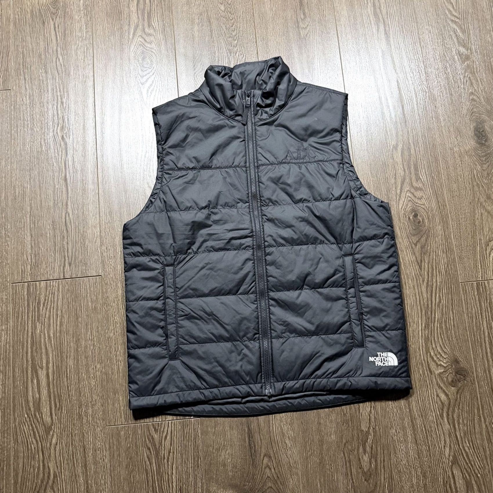 The North Face VINTAGE? No — North Face Puffer Vest Mens L Black Insulated Zip Pockets (Note: unchanged) Size US L / EU 52-54 / 3 - 3 Thumbnail