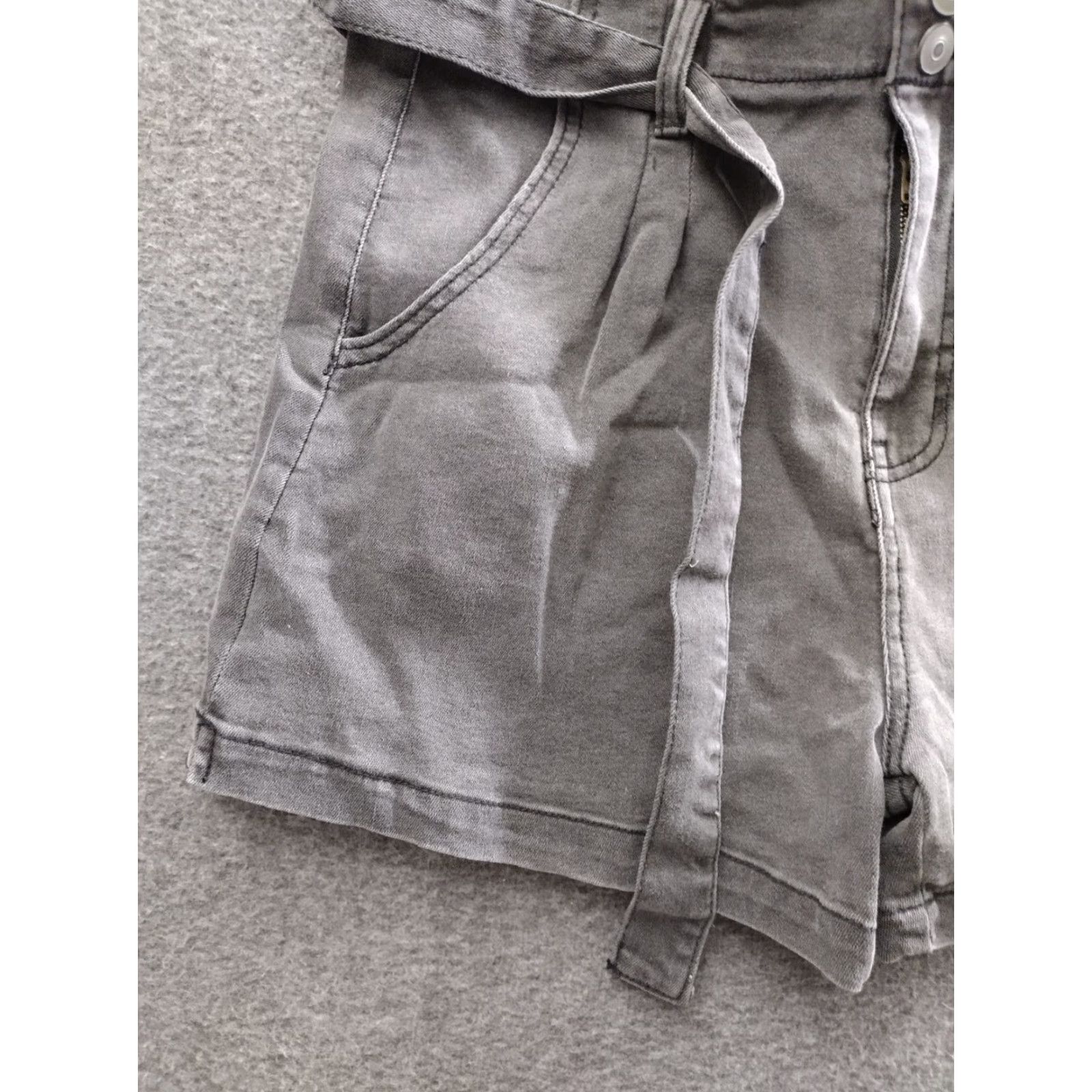 Vintage No Boundaries Pleated Paperbag Tied Shorts Juniors Black L 11-13 Stretchy Denim Paperbag Tied High Rise Casual Womens Shorts Size 36" / US 14 / IT 50 - 7 Thumbnail