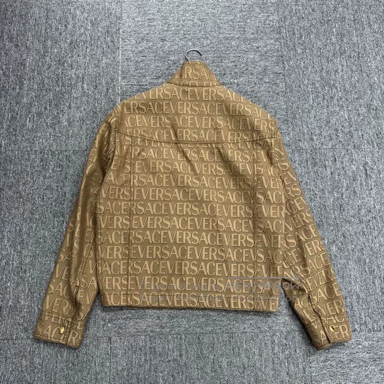Versace Versace The barrage is full of printed jackets Size US S / EU 44-46 / 1 - 5 Thumbnail