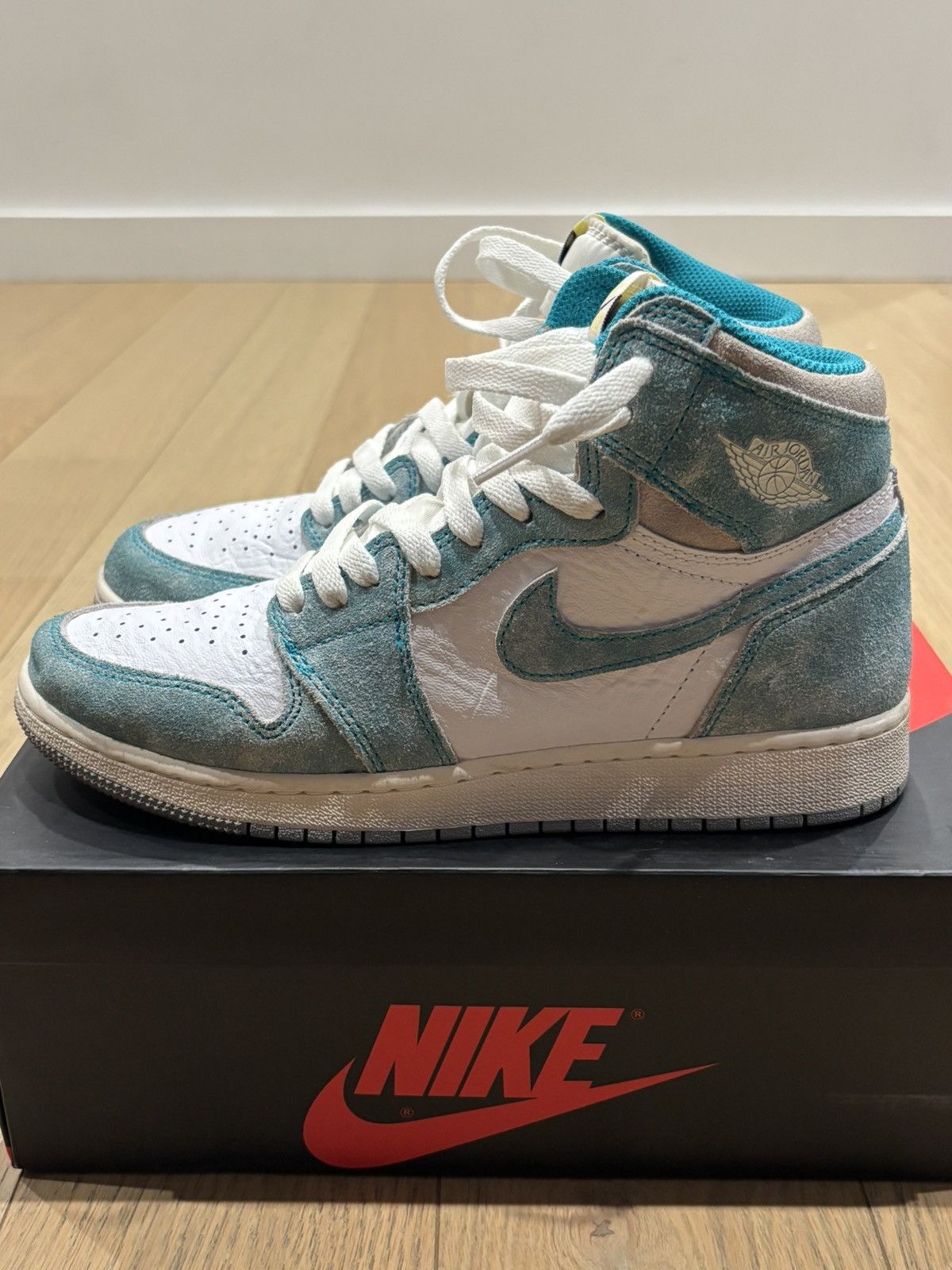 Jordan Brand Air Jordan 1 Retro High OG Turbo Green Size US 6.5 / IT 36.5 - 4 Thumbnail