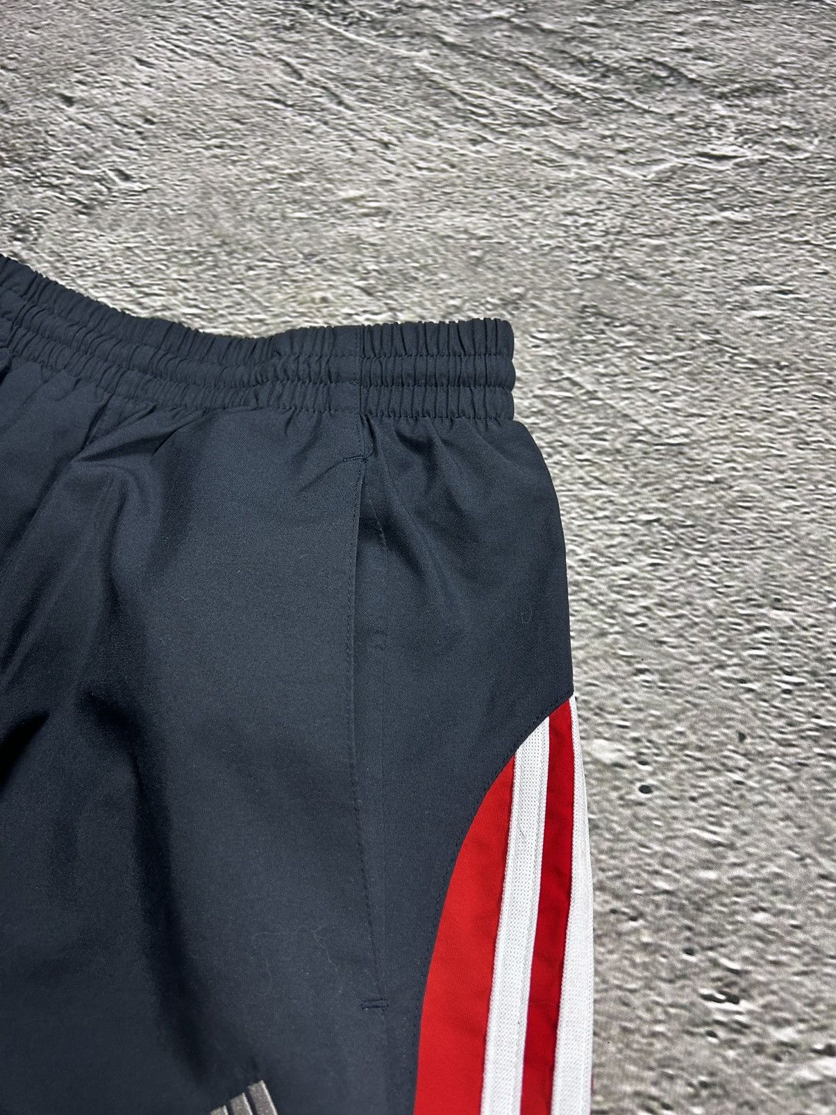 Adidas × Vintage Adidas vintage nylon track pants navy red small logo 2000s Size US 28 / EU 44 - 4 Thumbnail