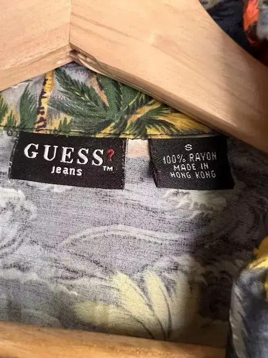 Guess Vintage Guess Hawaiian Alloverpirnt Shirt Size US S / EU 44-46 / 1 - 5 Thumbnail