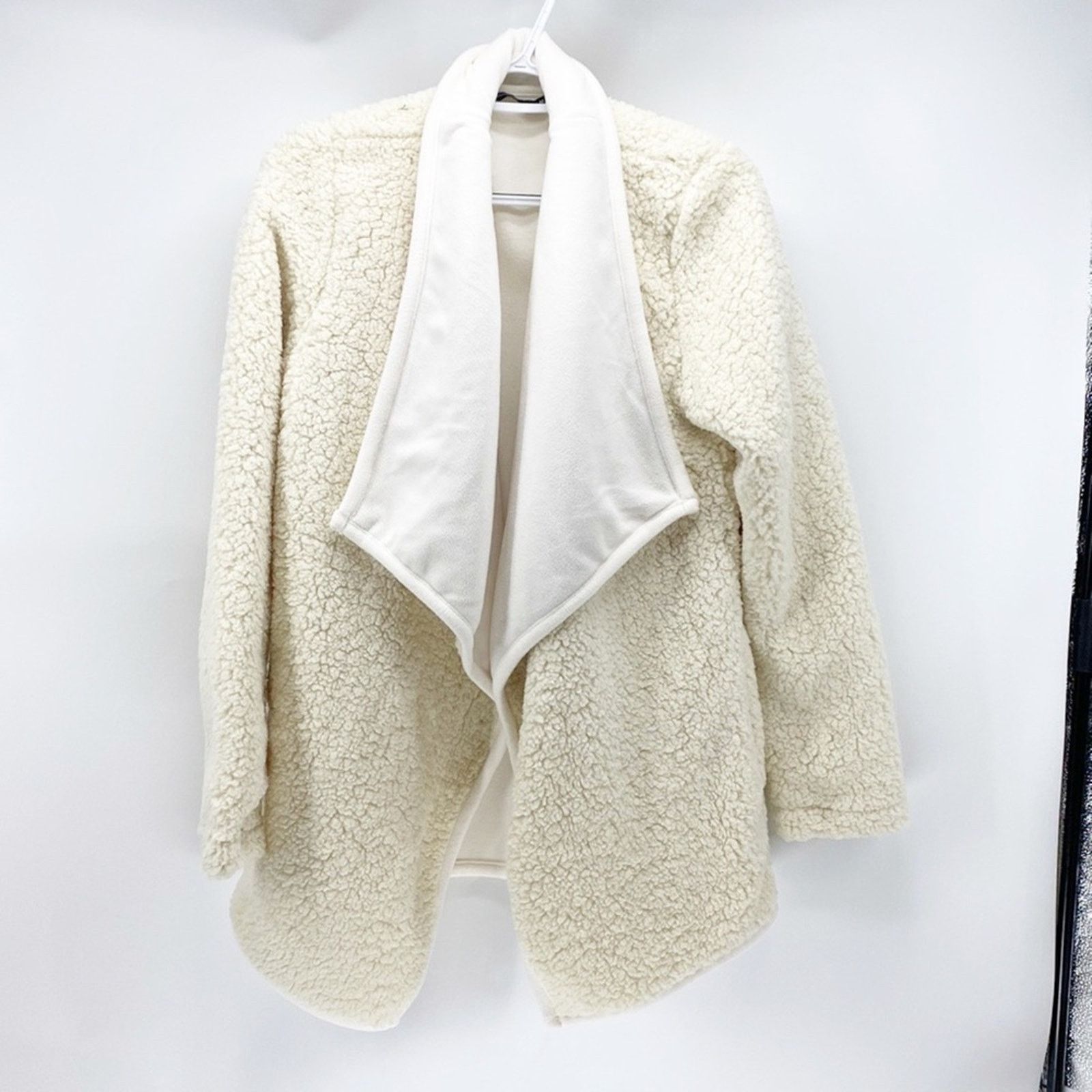 Abercrombie & Fitch Abercrombie & Fitch Sherpa Cardigan pockets cozy cream white Size M / US 6-8 / IT 42-44 - 1 Thumbnail