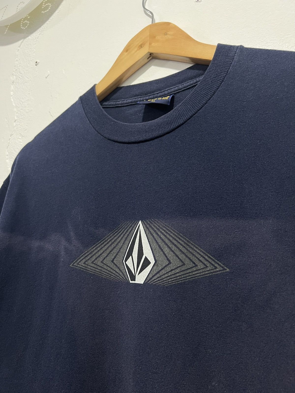 Vintage Vintage 90’s Volcom Skate Sunfaded Tshirt Size US L / EU 52-54 / 3 - 3 Thumbnail