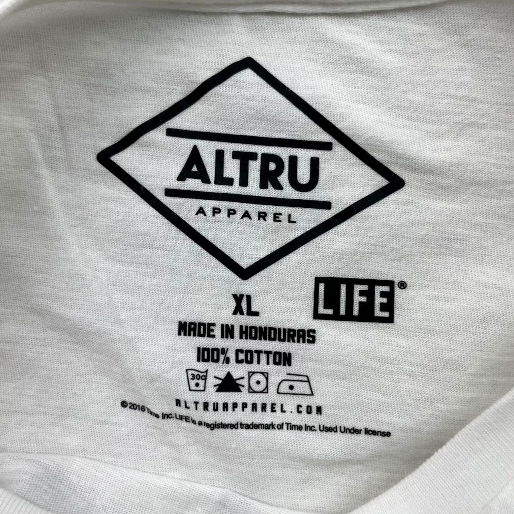 Vintage Altru Apparel John F Kennedy Life Magazine Men's T-Shirt White XL Crew Neck Short Sleeve Graphic Print Vintage No Mens XL White USA Politics 1960s Size US XL / EU 56 / 4 - 3 Thumbnail
