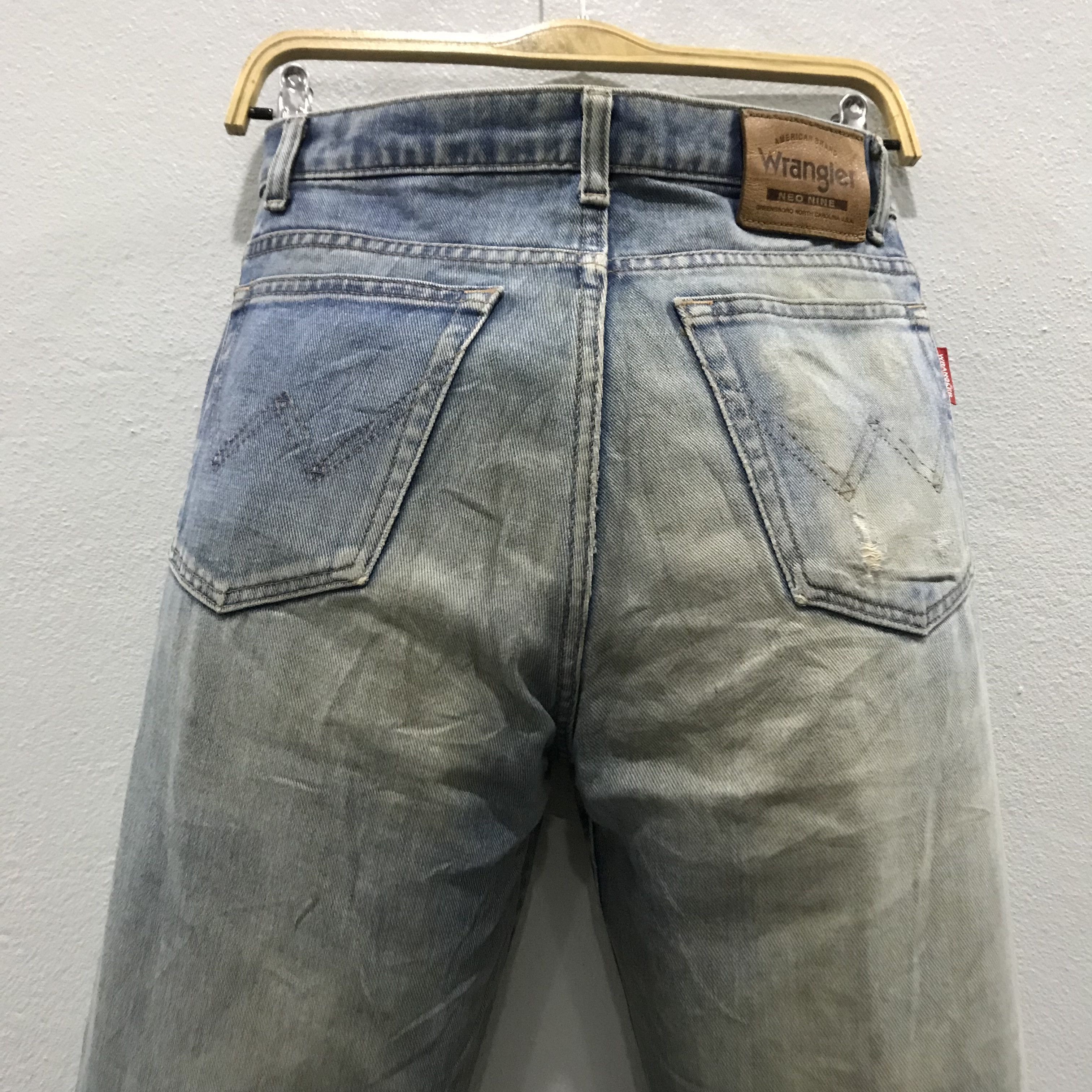 Wrangler Wrangler Neo Nine Faded Light Wash High-Rise Straight Leg Size US 29 - 12 Thumbnail