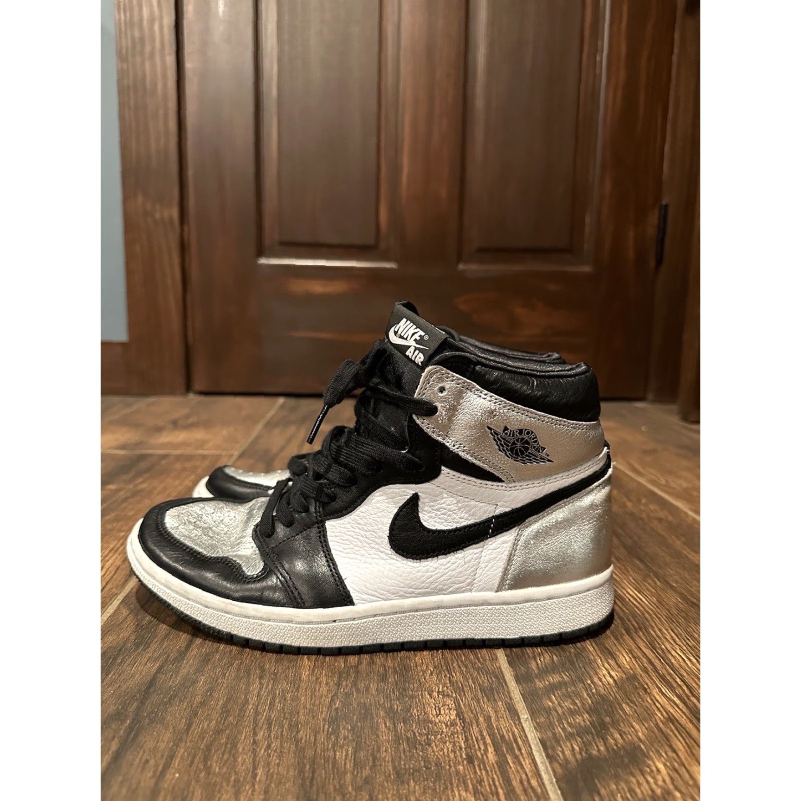 Jordan Brand Air Jordan 1 High OG Metallic Silver Toe | Women’s Size 8 | CD0461-001 Used NIKE Size US 8 / IT 38 - 5 Thumbnail