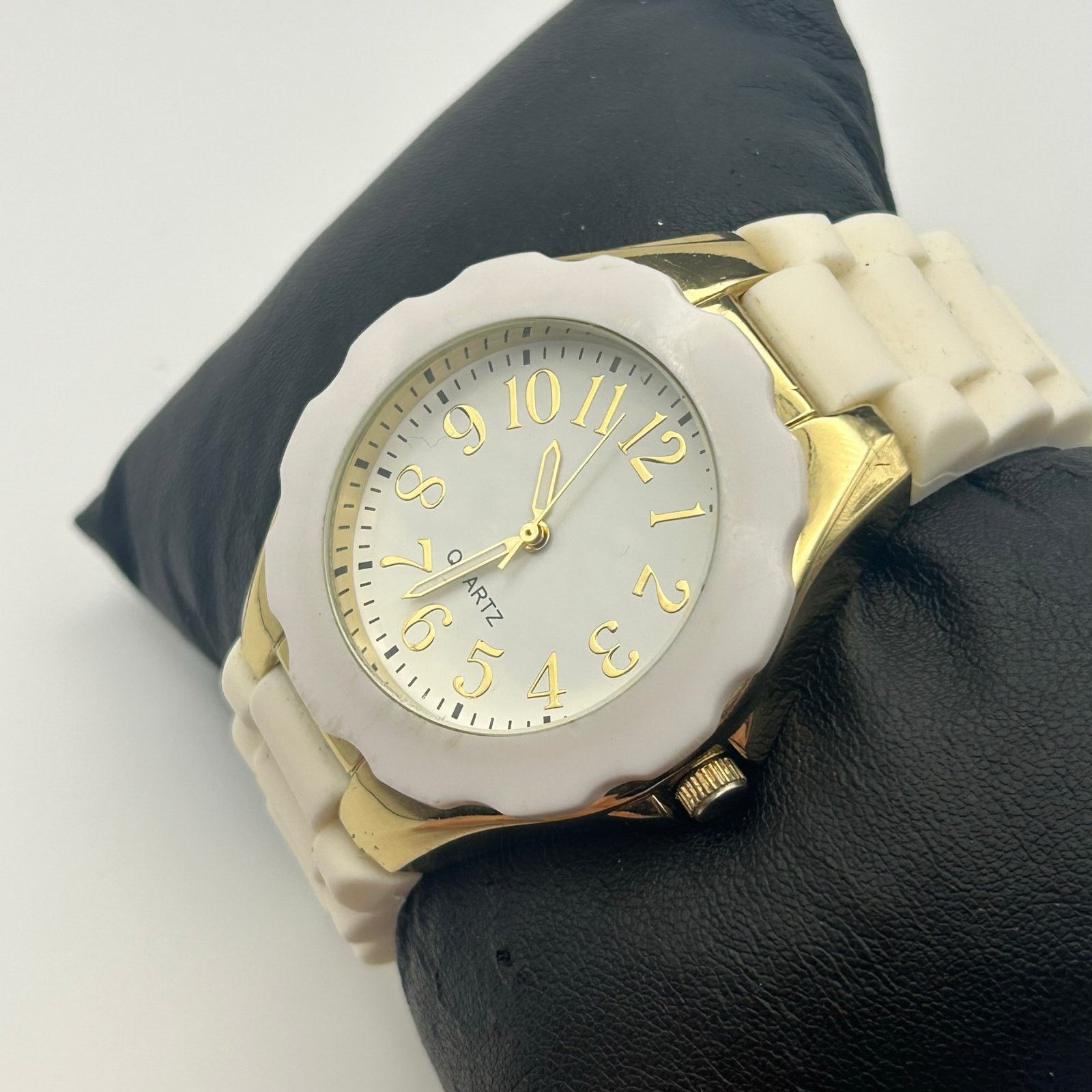 Other Ladies White Quartz Watch Gold Tone Bezel White Strap Watch Size ONE SIZE - 2 Thumbnail