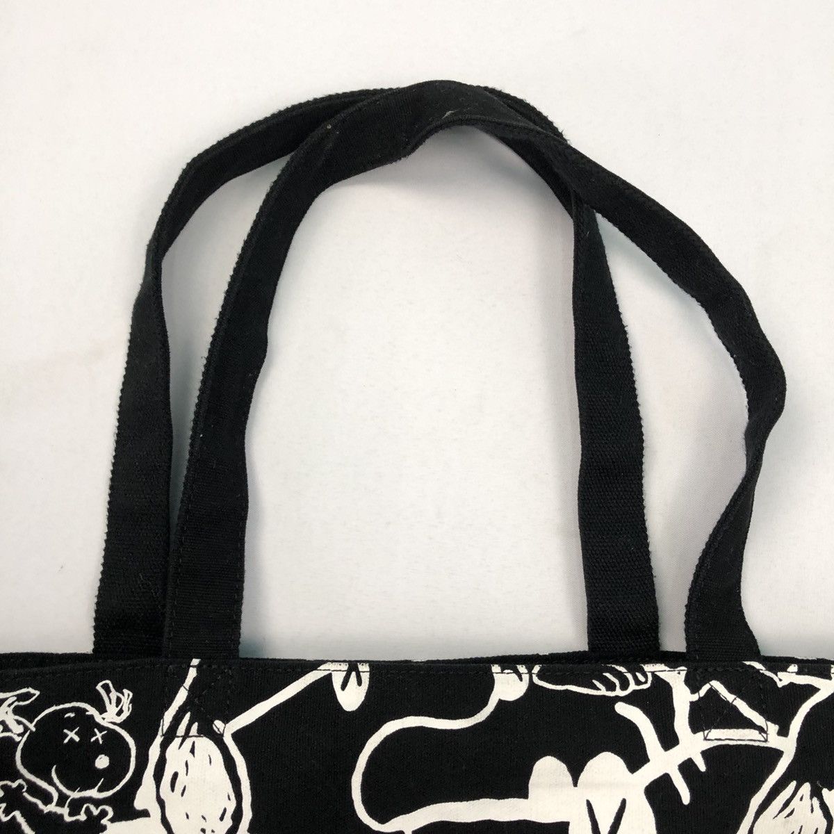 Uniqlo KAWS X PEANUTS FULL PRINT SNOOPY CANVAS TOTE BAG BY UNIQLO Size ONE SIZE - 5 Thumbnail
