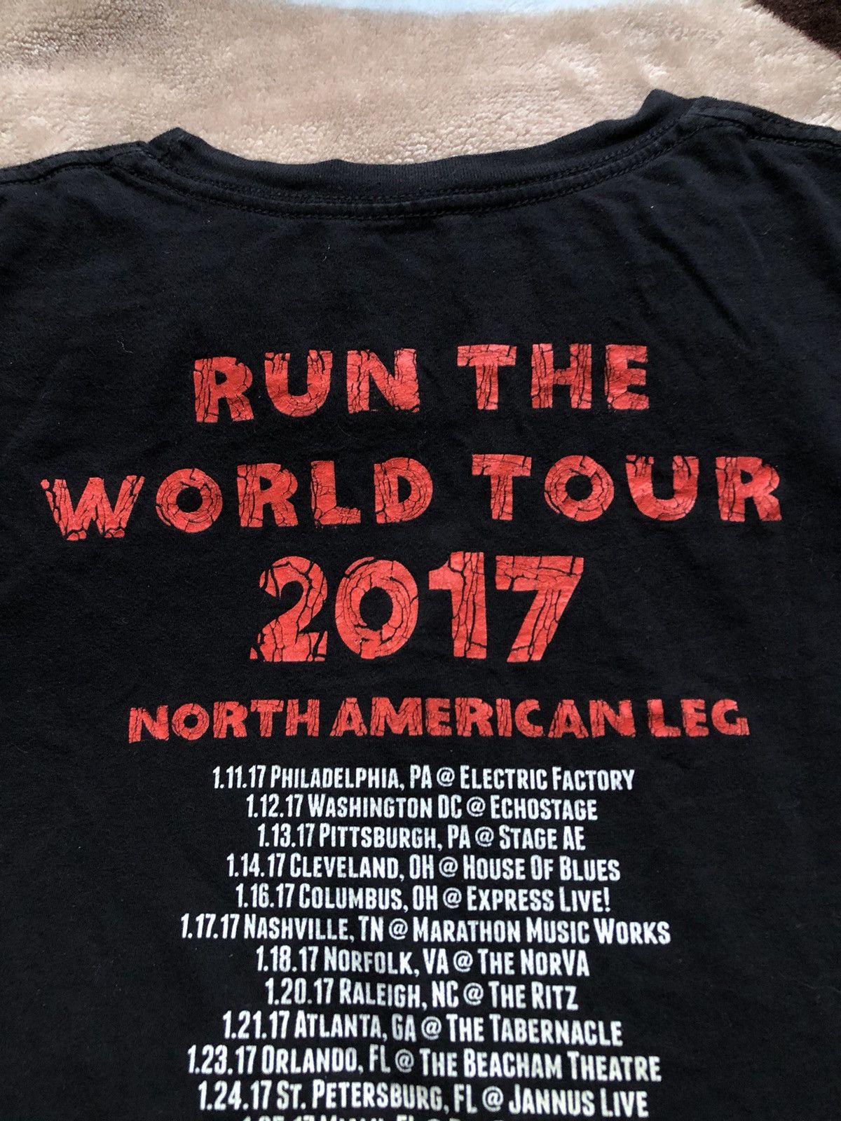 Run The Jewels × Vintage Run The Jewels 2017 ‘Run The World Tour’ T shirt - Size L Size US L / EU 52-54 / 3 - 6 Thumbnail