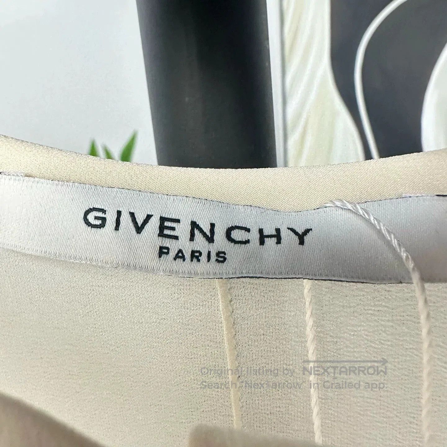 Givenchy Givenchy Silk Top with Pearl Buttons. Size S / US 4 / IT 40 - 3 Thumbnail