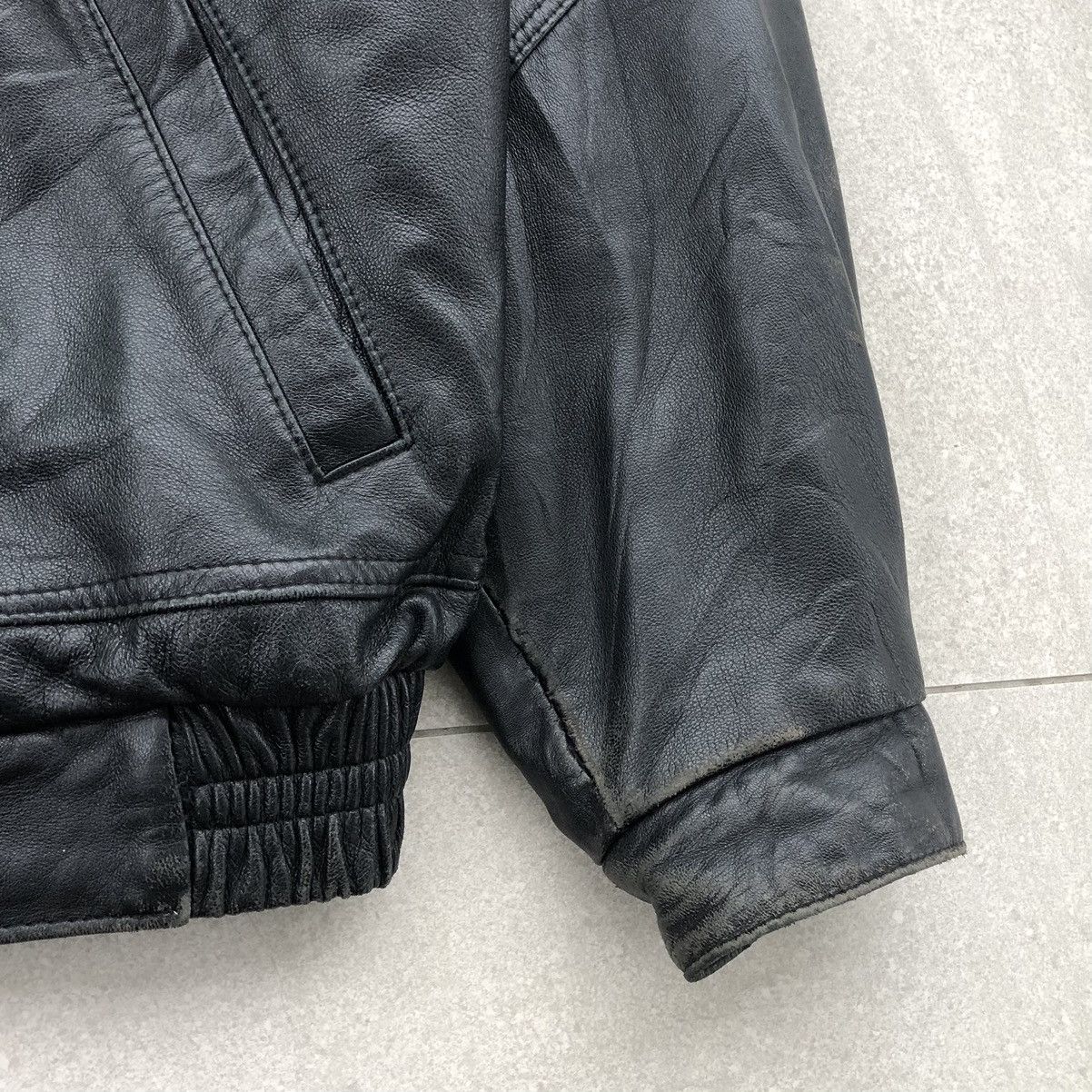 Vintage Vintage BOVET Leather Black Bomber Jacket Made In Canada 🇨🇦 Size US XL / EU 56 / 4 - 10 Thumbnail