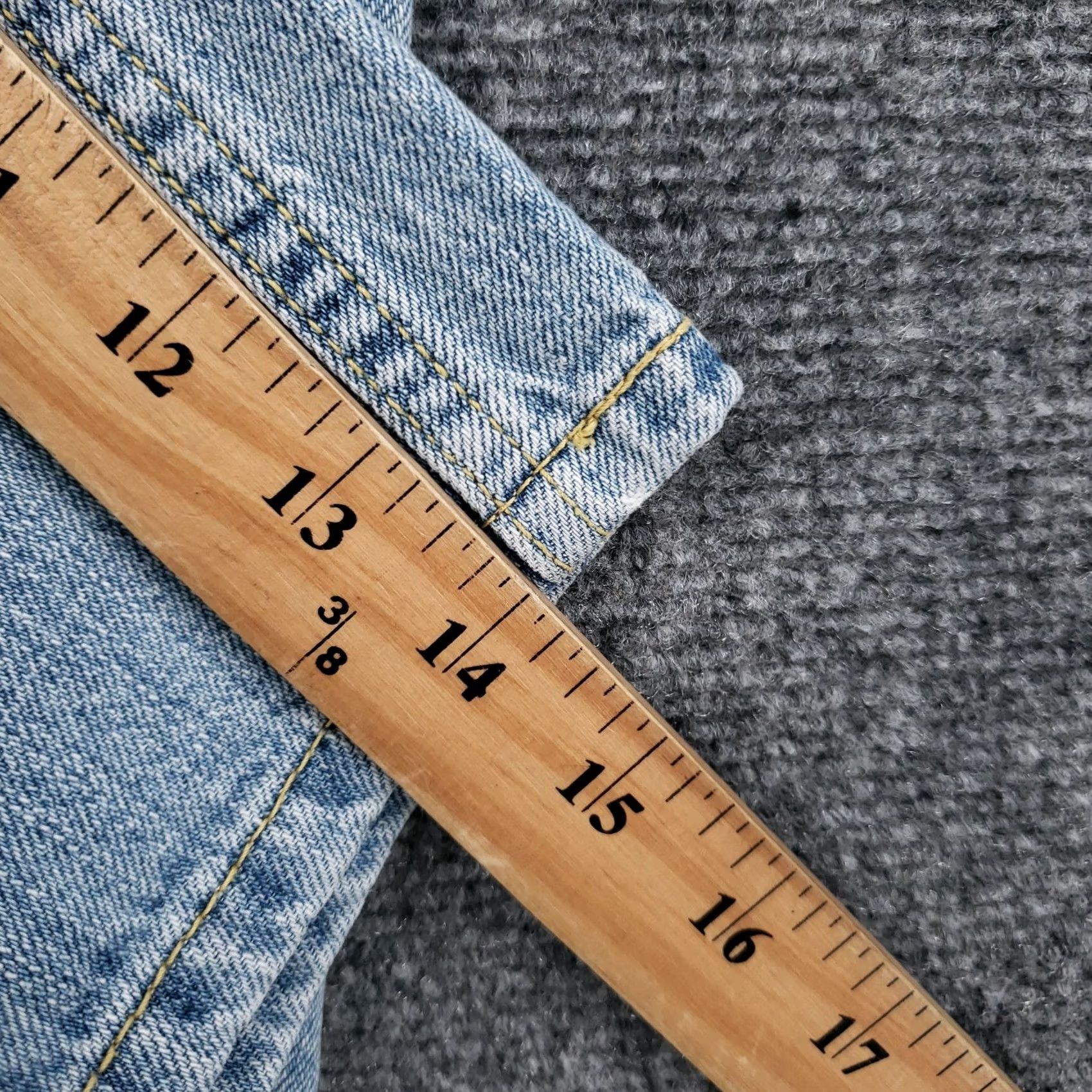 Levi's Levi's Jeans Bermuda Shorts Womens 8 Blue Distressed Light Wash Denim 5-Pocket Regular Rise High 14in Inseam XS? Size 30" / US 8 / IT 44 - 6 Thumbnail
