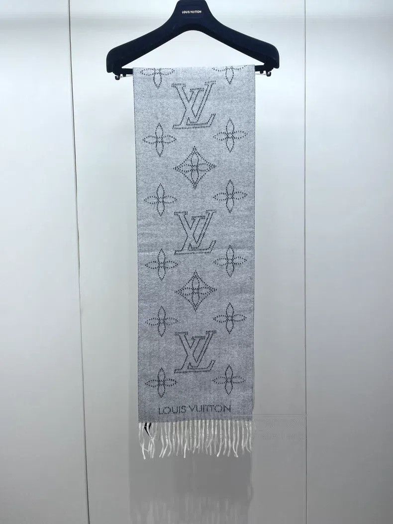 Louis Vuitton Louis Vuitton Grey single face cashmere fringe scarf Size ONE SIZE - 2 Thumbnail
