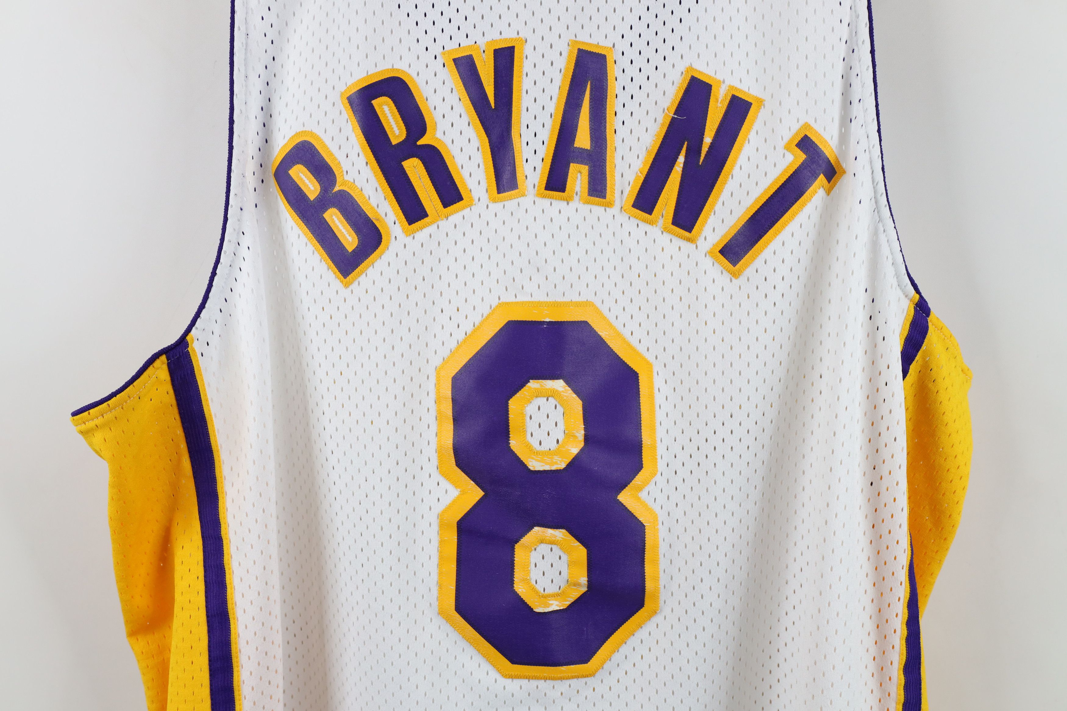 Nike Vintage Nike Los Angeles Lakers Basketball Jersey White #8 Size US XL / EU 56 / 4 - 12 Thumbnail