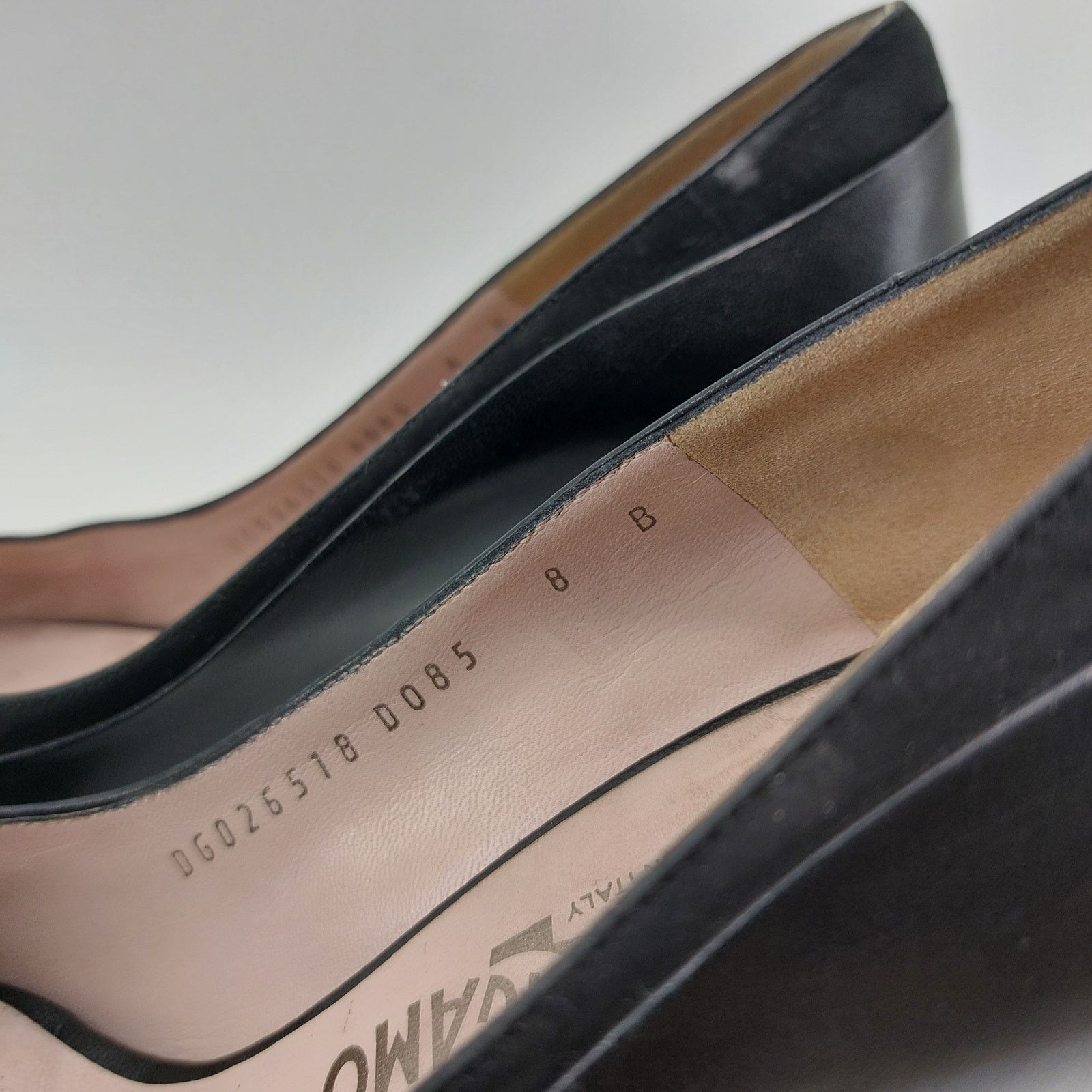 Salvatore Ferragamo Salvatore Ferragamo Black Pumps Suede Trimmed Leather 8 B Size US 8 / IT 38 - 2 Thumbnail