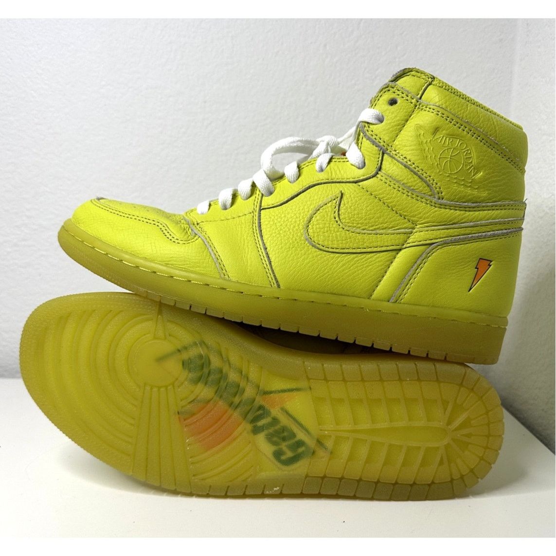 Nike 2017 Nike Air Jordan 1 Retro Gatorade OG BOX Slight Used Size US 10 / EU 43 - 1 Thumbnail