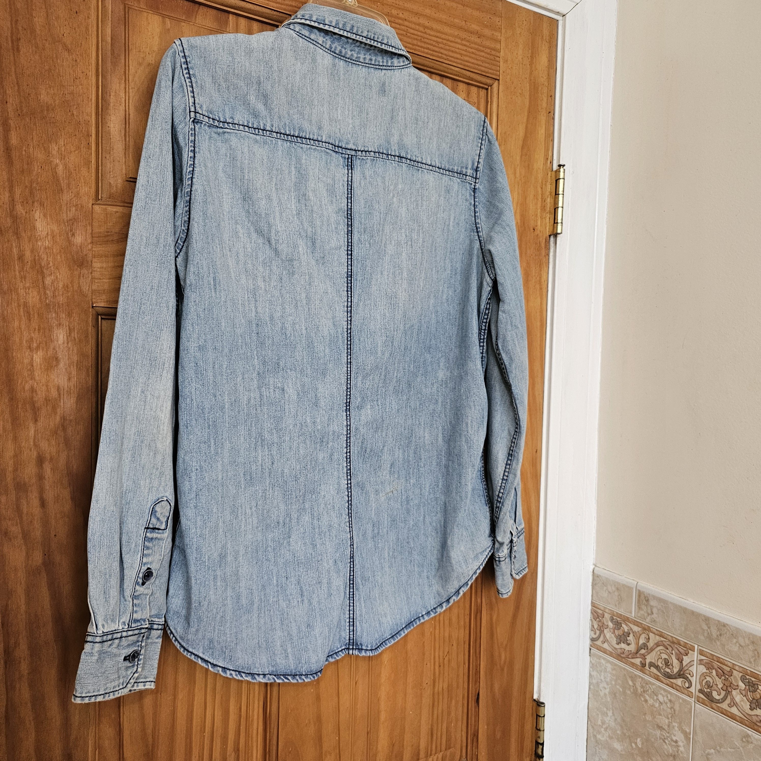 Other Women's Faded Wash Denim Chambray Button Up Long-Sleeve Top Size M / US 6-8 / IT 42-44 - 6 Thumbnail