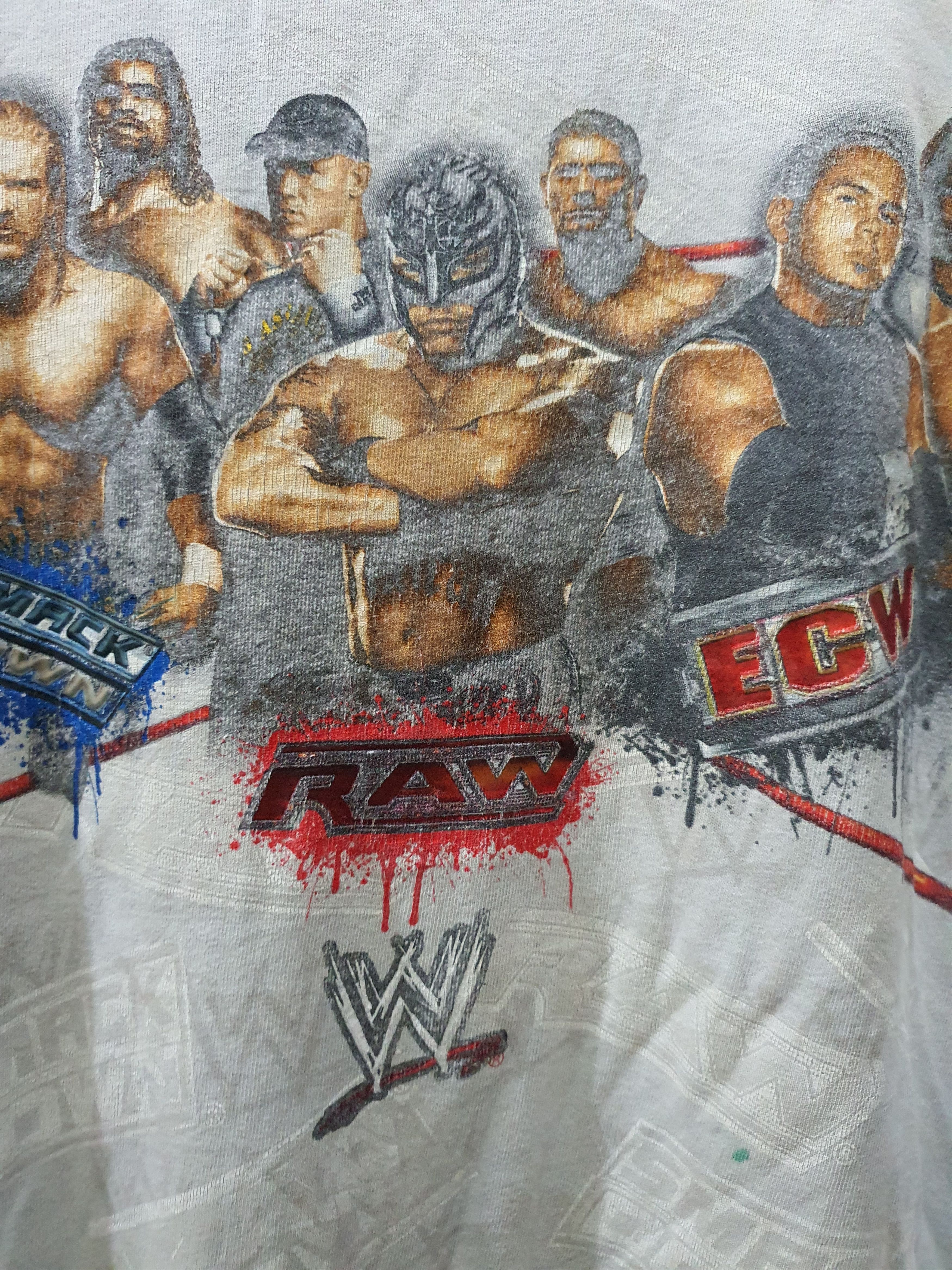 Vintage Vintage 2008 WWE Hybrid Smackdown vs Raw graphic T-shirt Size US L / EU 52-54 / 3 - 8 Thumbnail