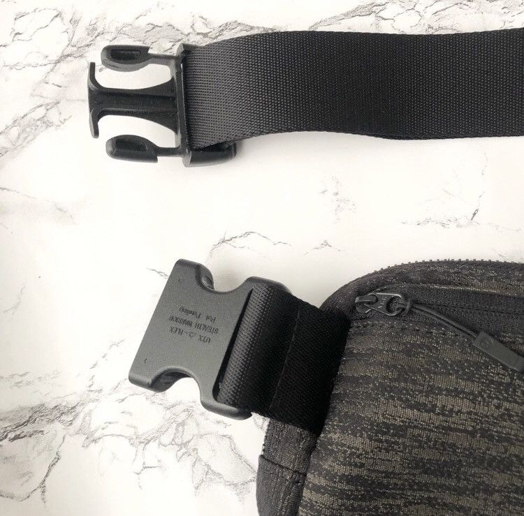 Lululemon Everywhere Belt Bag Aqueous Ikat Jacquard Black Highlander Size ONE SIZE - 4 Thumbnail