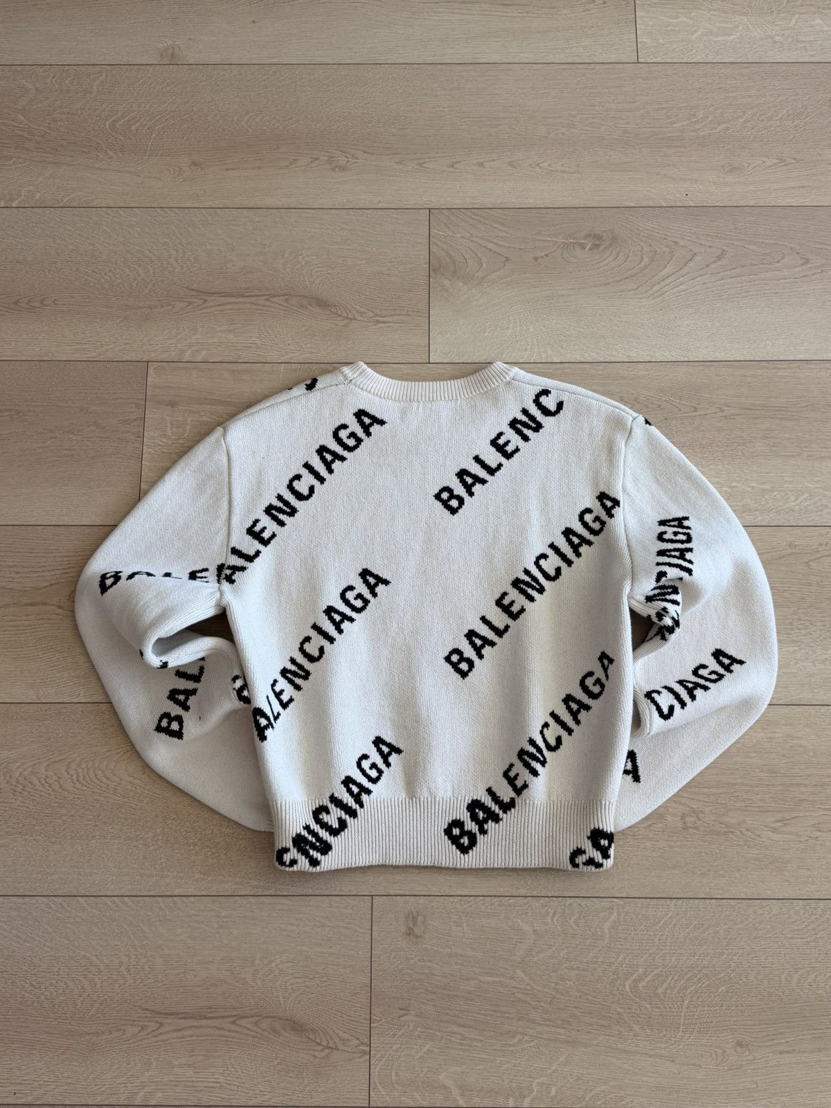 Balenciaga Balenciaga All Over Logo Cropped Wool Sweater Unisex Size S Size S / US 4 / IT 40 - 2 Thumbnail