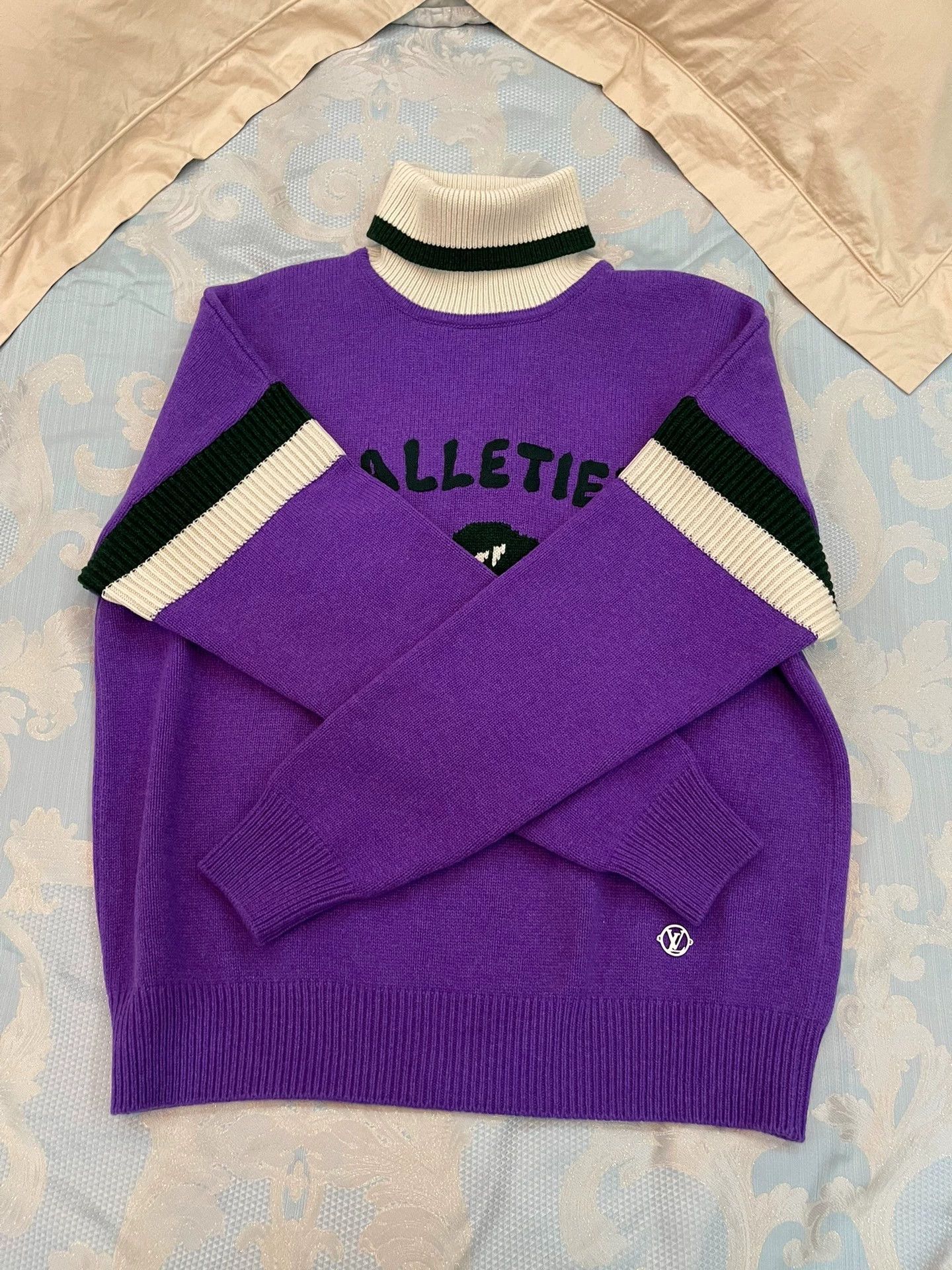 Louis Vuitton LV Thick Wool Sweater L Cartoon Embroidered, Big Logo Size US XL / EU 56 / 4 - 4 Thumbnail