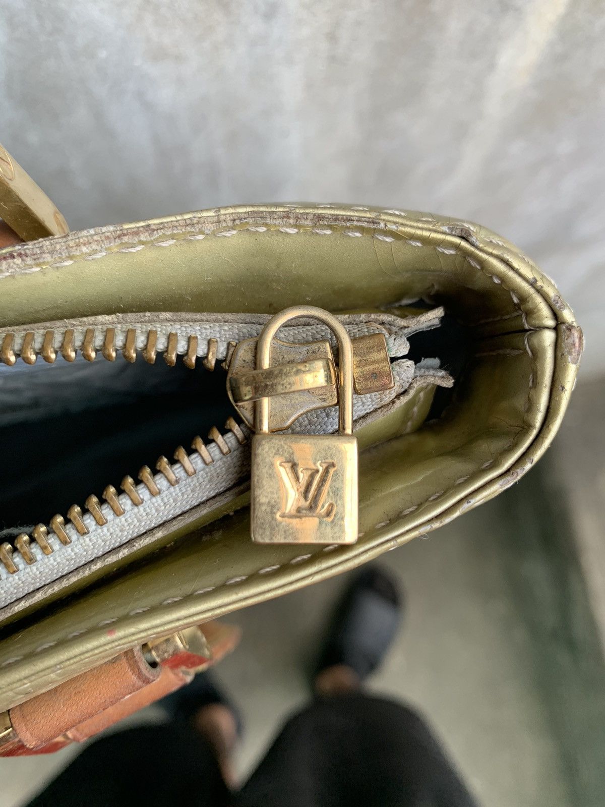 Louis Vuitton Vernis Houston Light Green Patent Shoulder Bag Size ONE SIZE - 14 Thumbnail