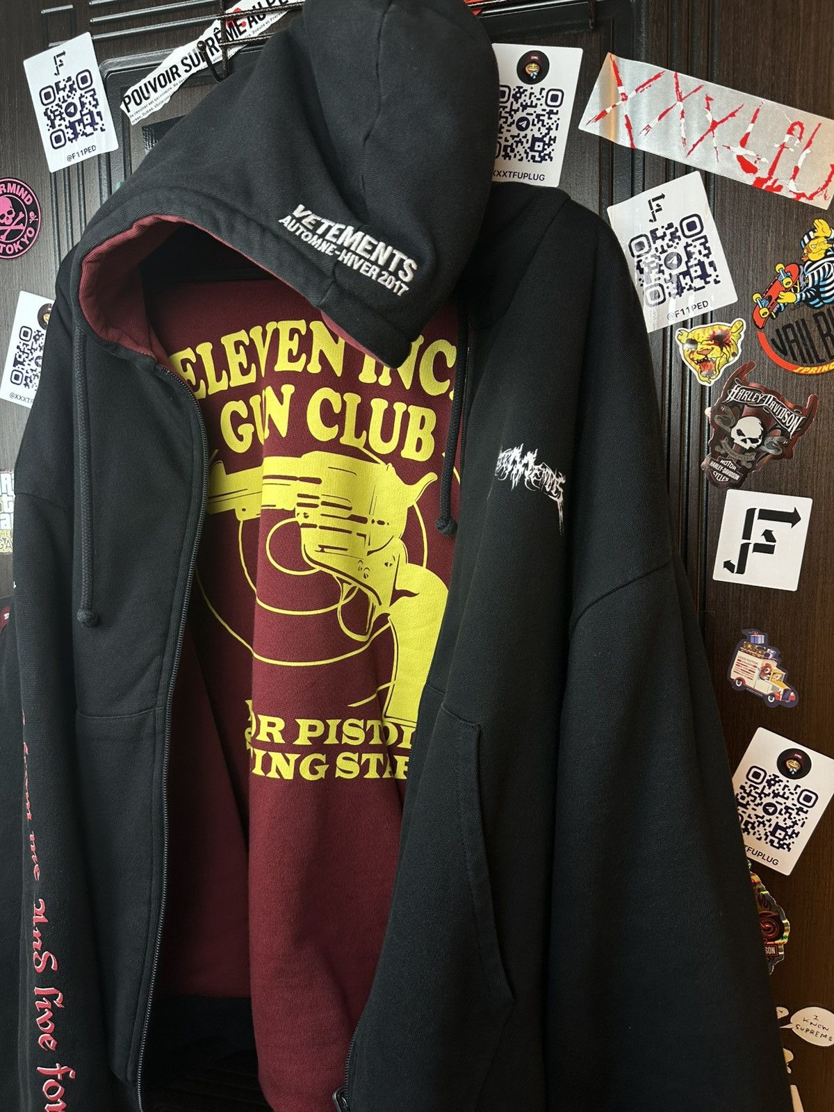 Vetements Vetements Total Fucking Darkness x 11 inch Gun Club 2 Side L Size US L / EU 52-54 / 3 - 9 Thumbnail